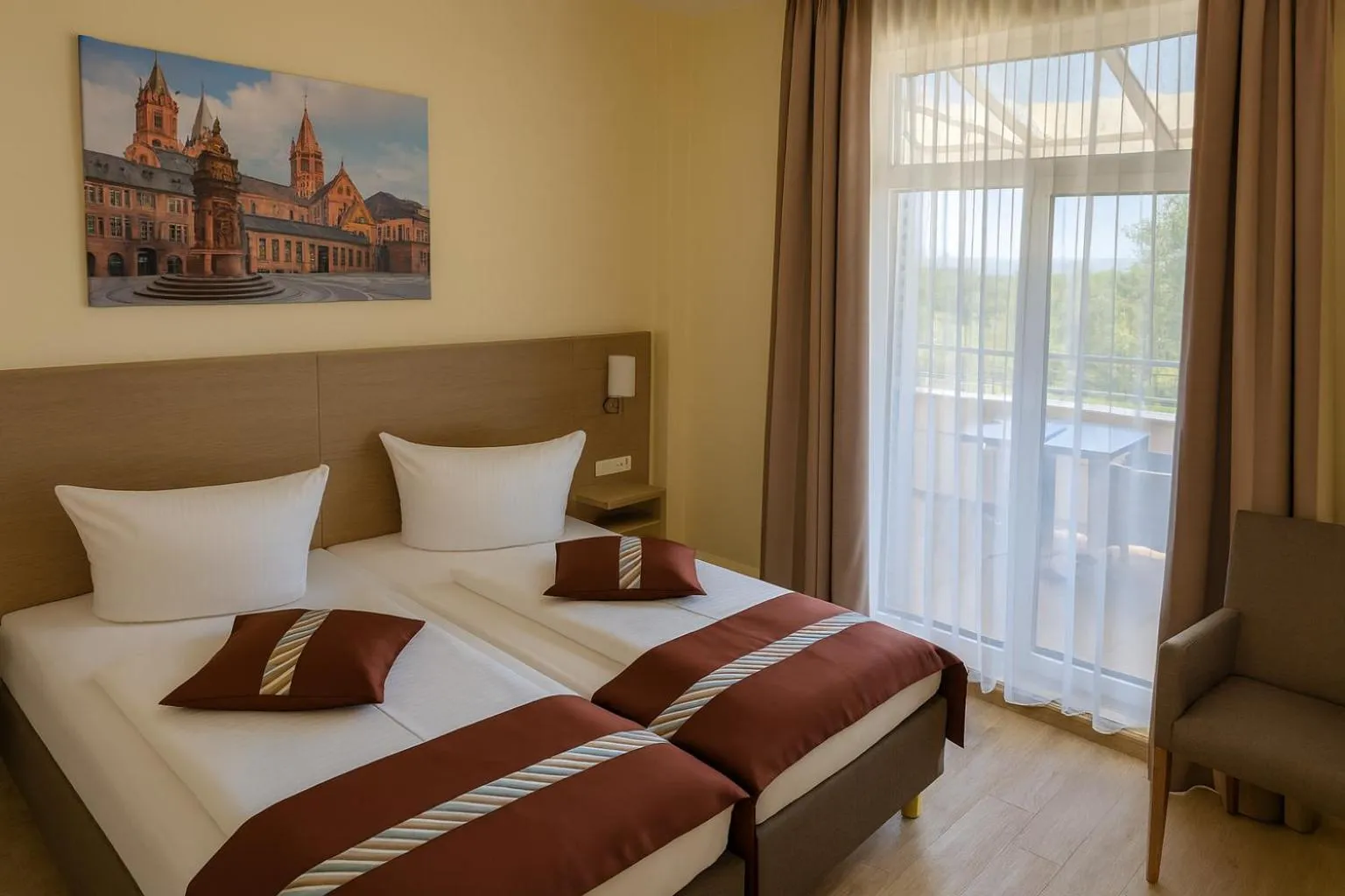 Photo of the whole room, Bed in Mainzer Hof