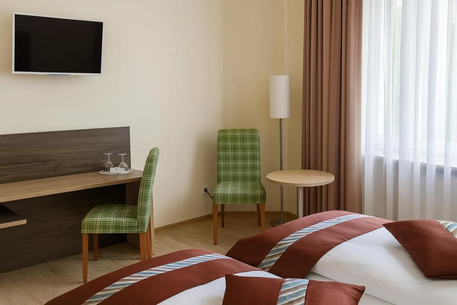 Photo of the whole room, Bed in Mainzer Hof