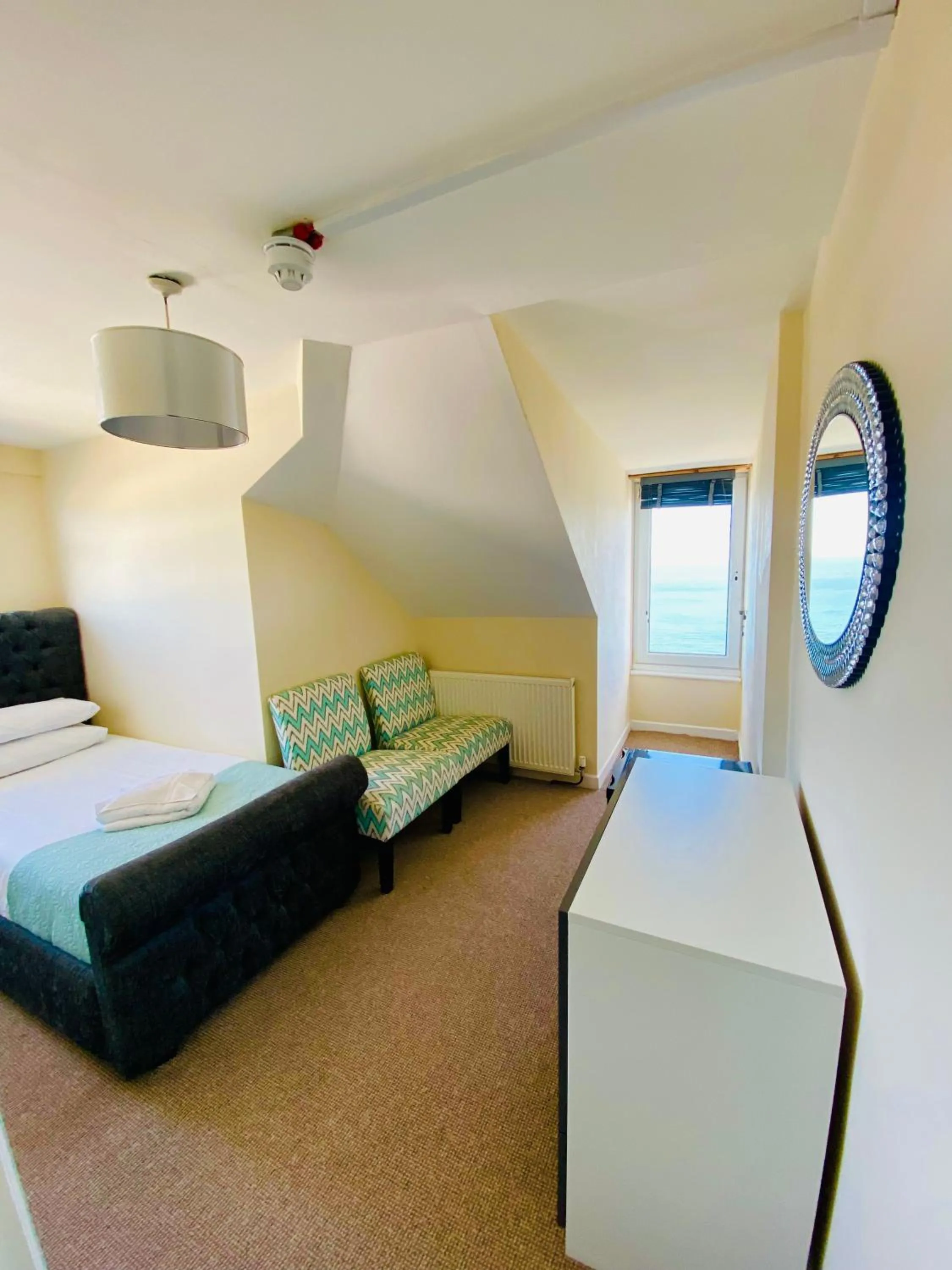 Bed in Villa Mentone Hotel