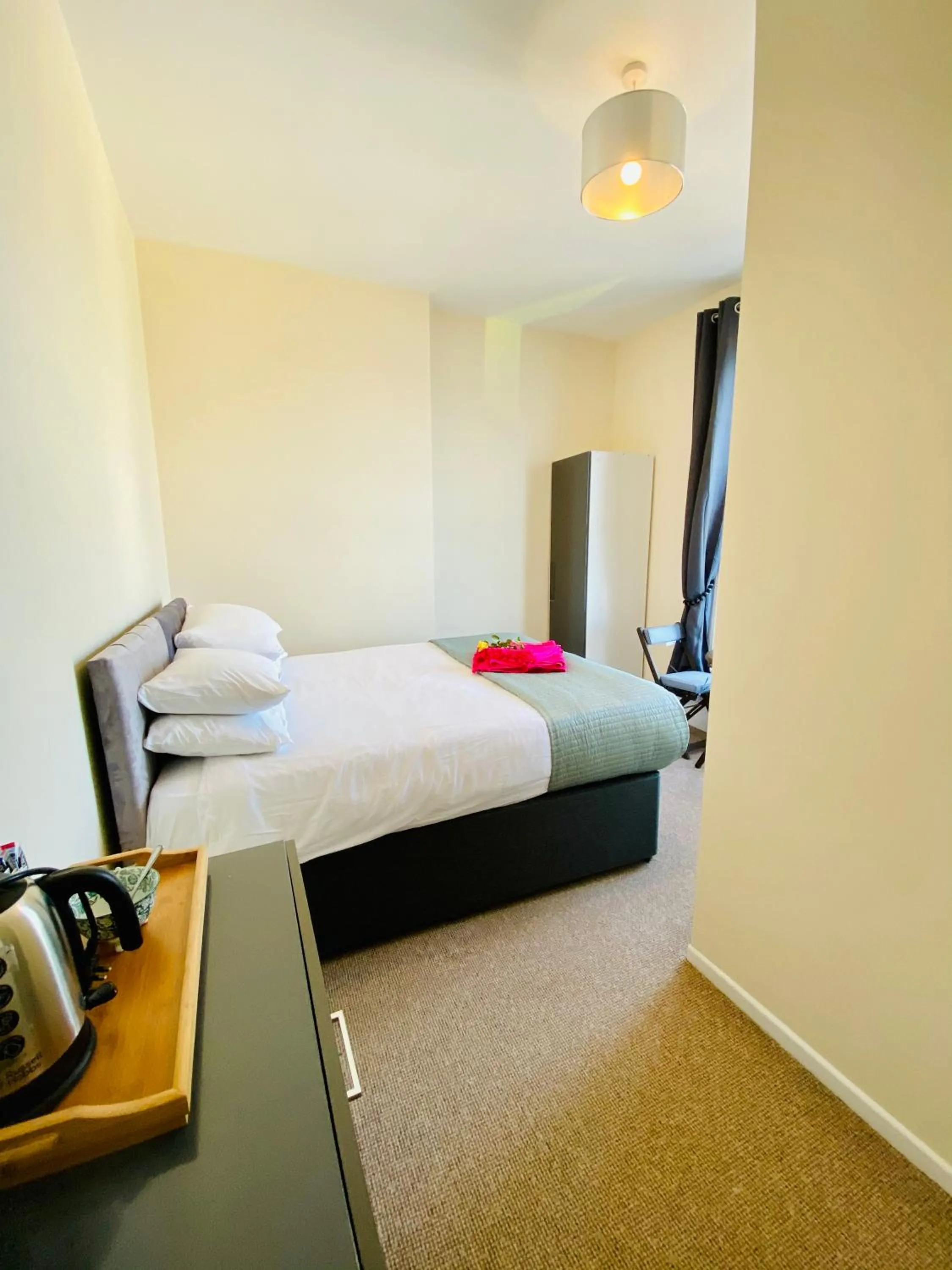 Bed in Villa Mentone Hotel