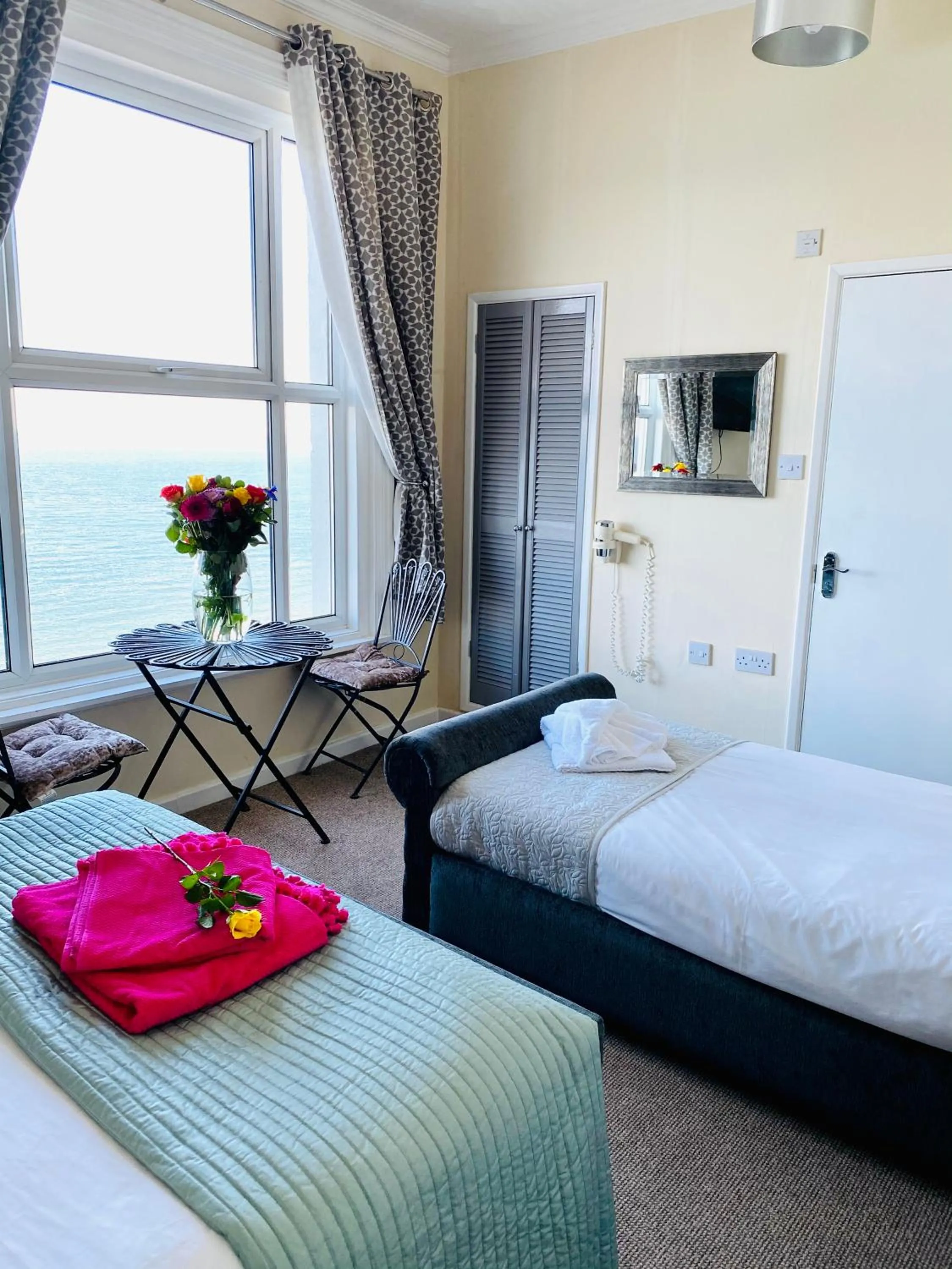 Bed in Villa Mentone Hotel