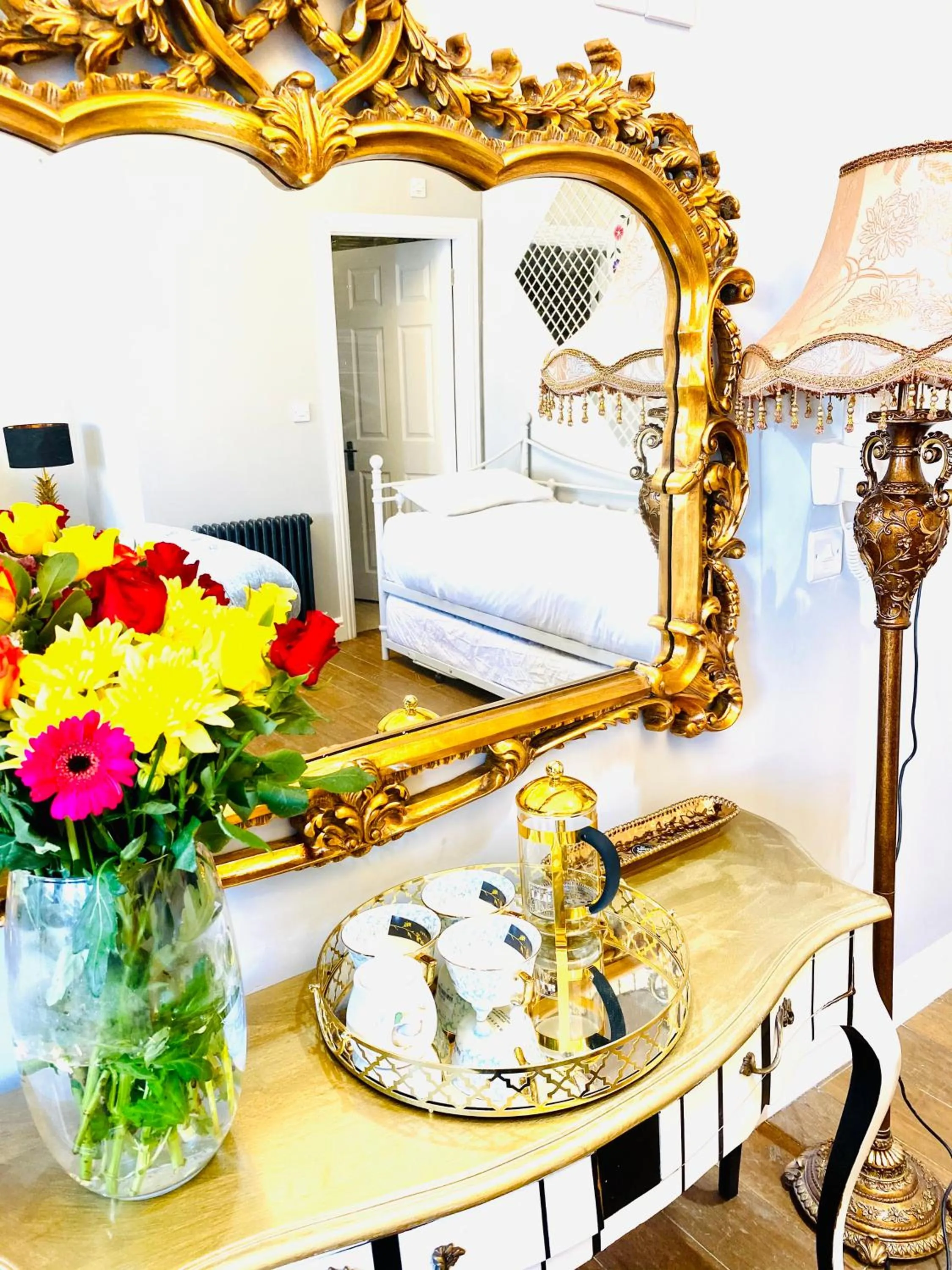 Bed in Villa Mentone Hotel