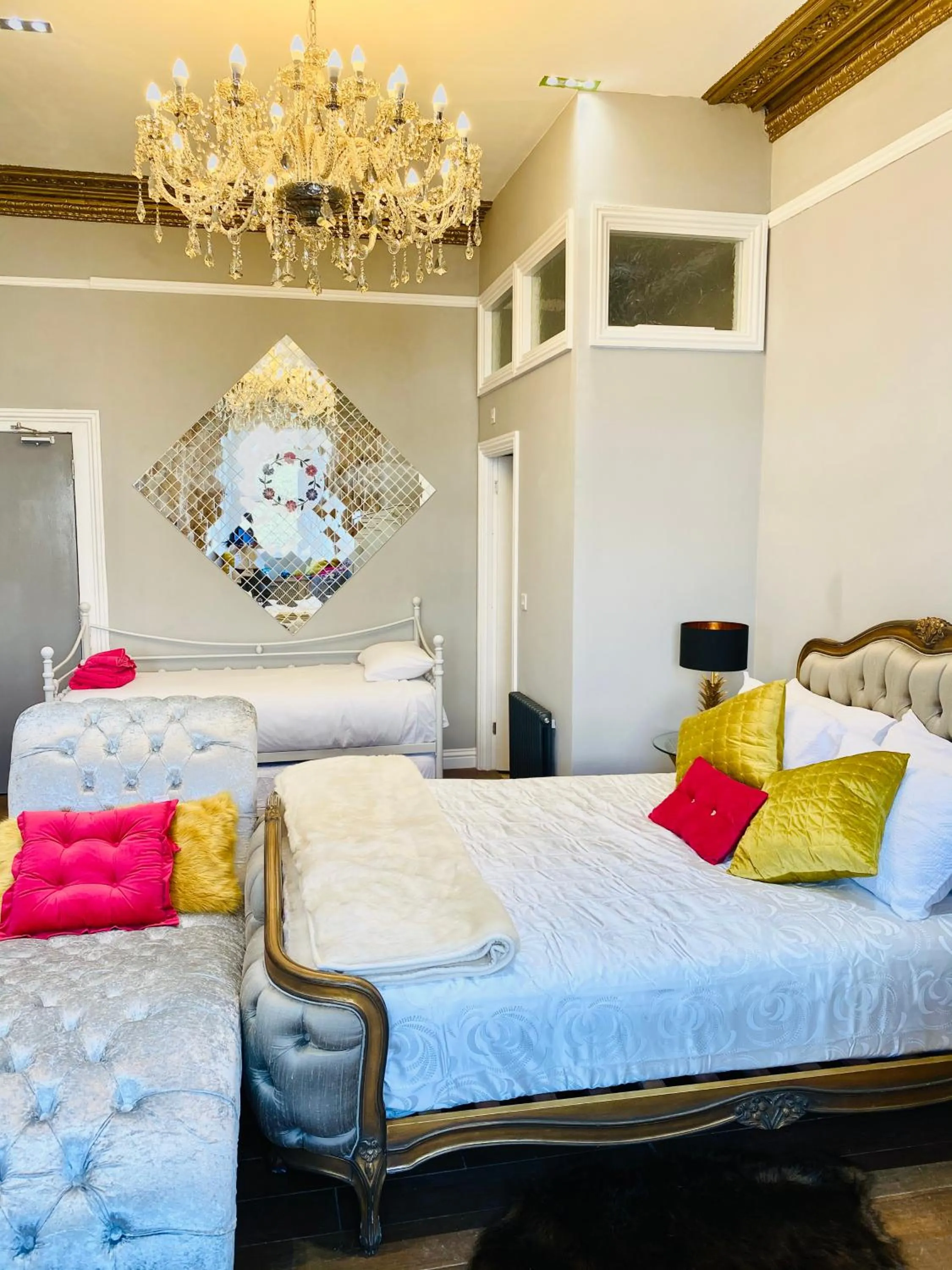 Bed in Villa Mentone Hotel