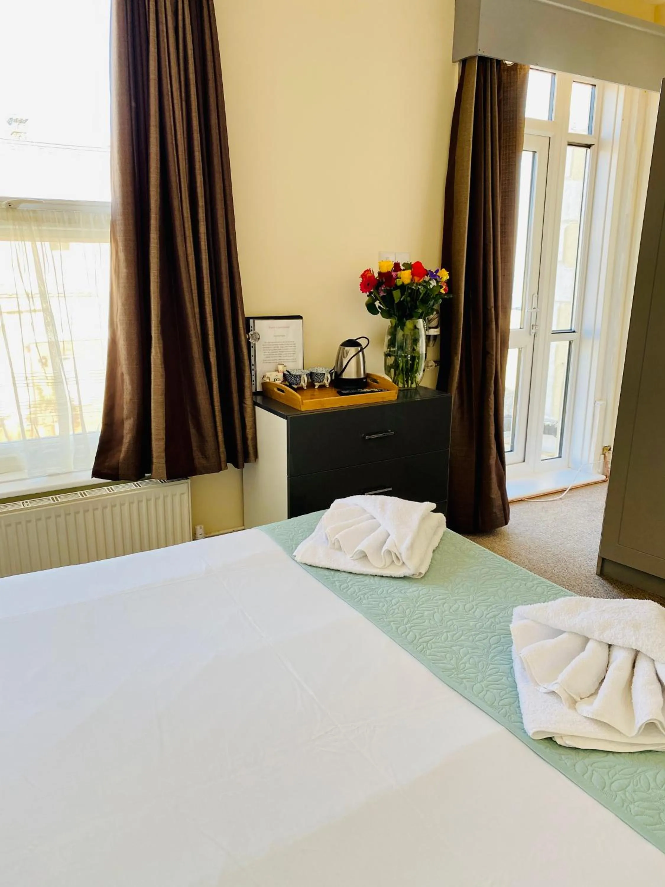 Bed in Villa Mentone Hotel