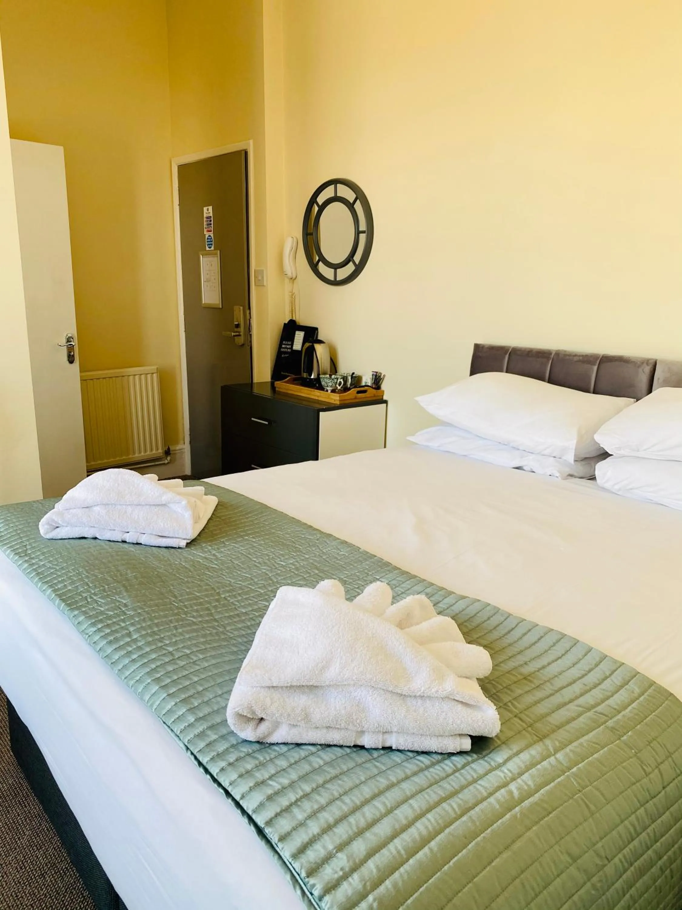 Bed in Villa Mentone Hotel