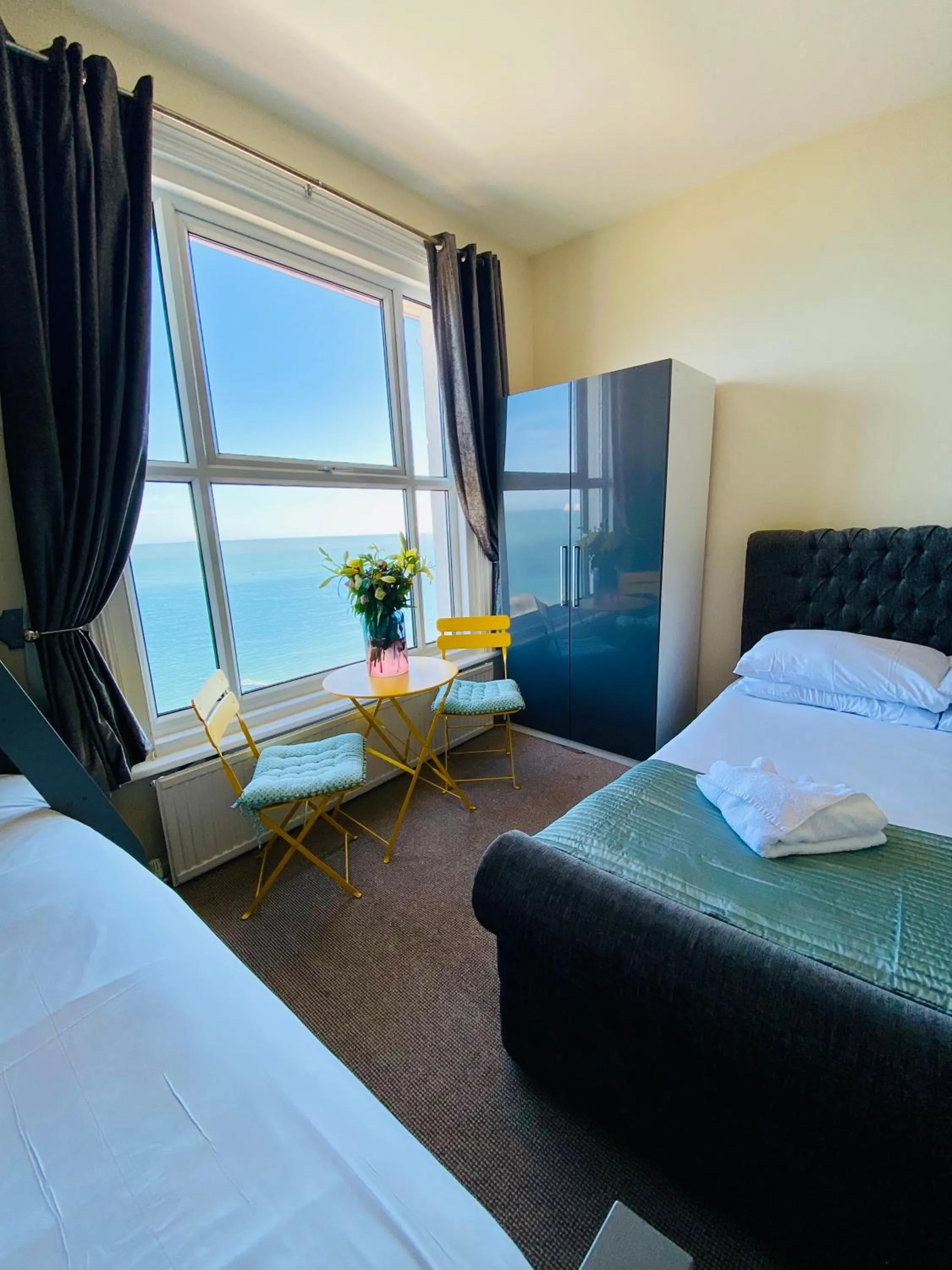 Bed in Villa Mentone Hotel