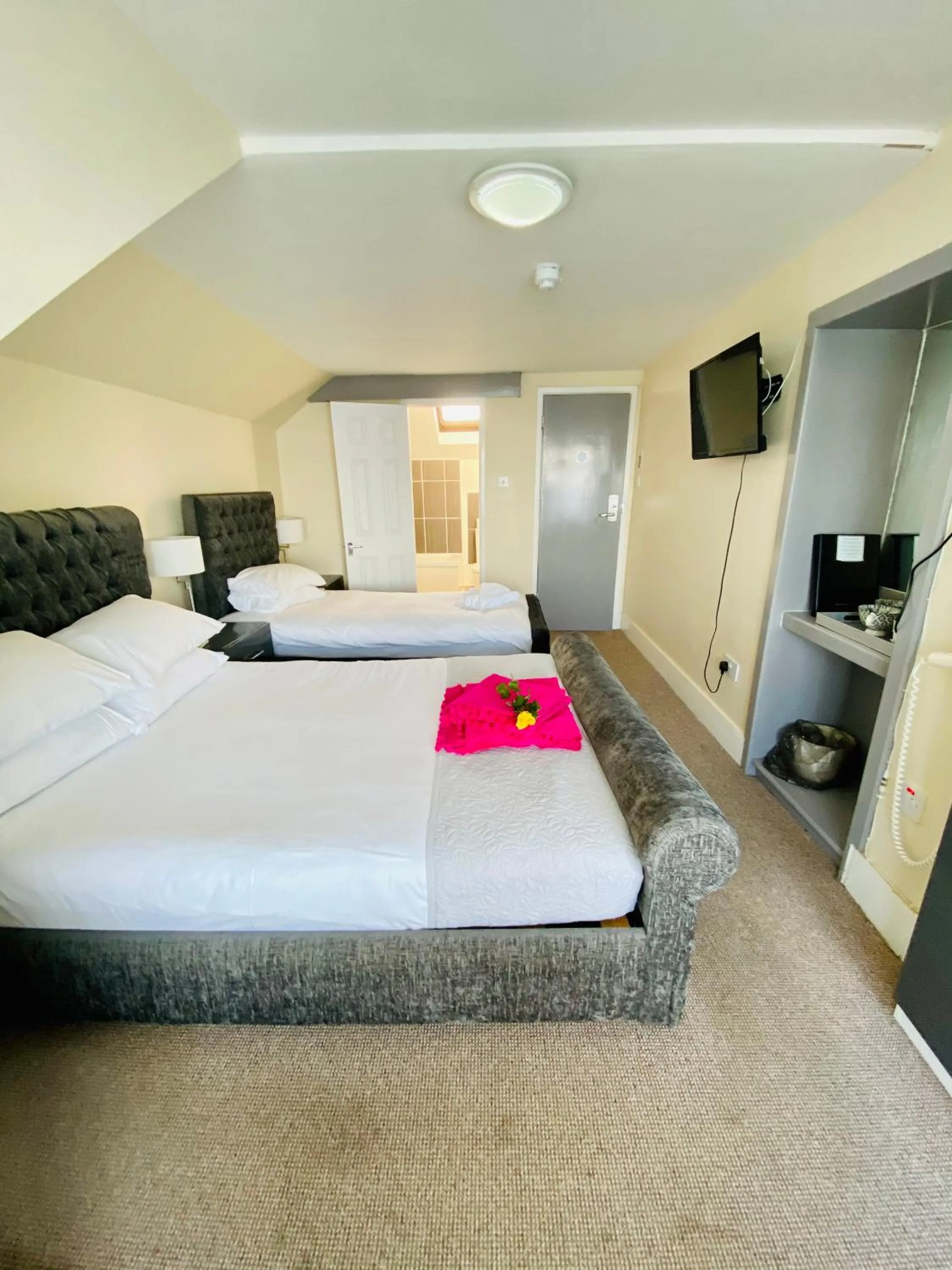 Bed in Villa Mentone Hotel