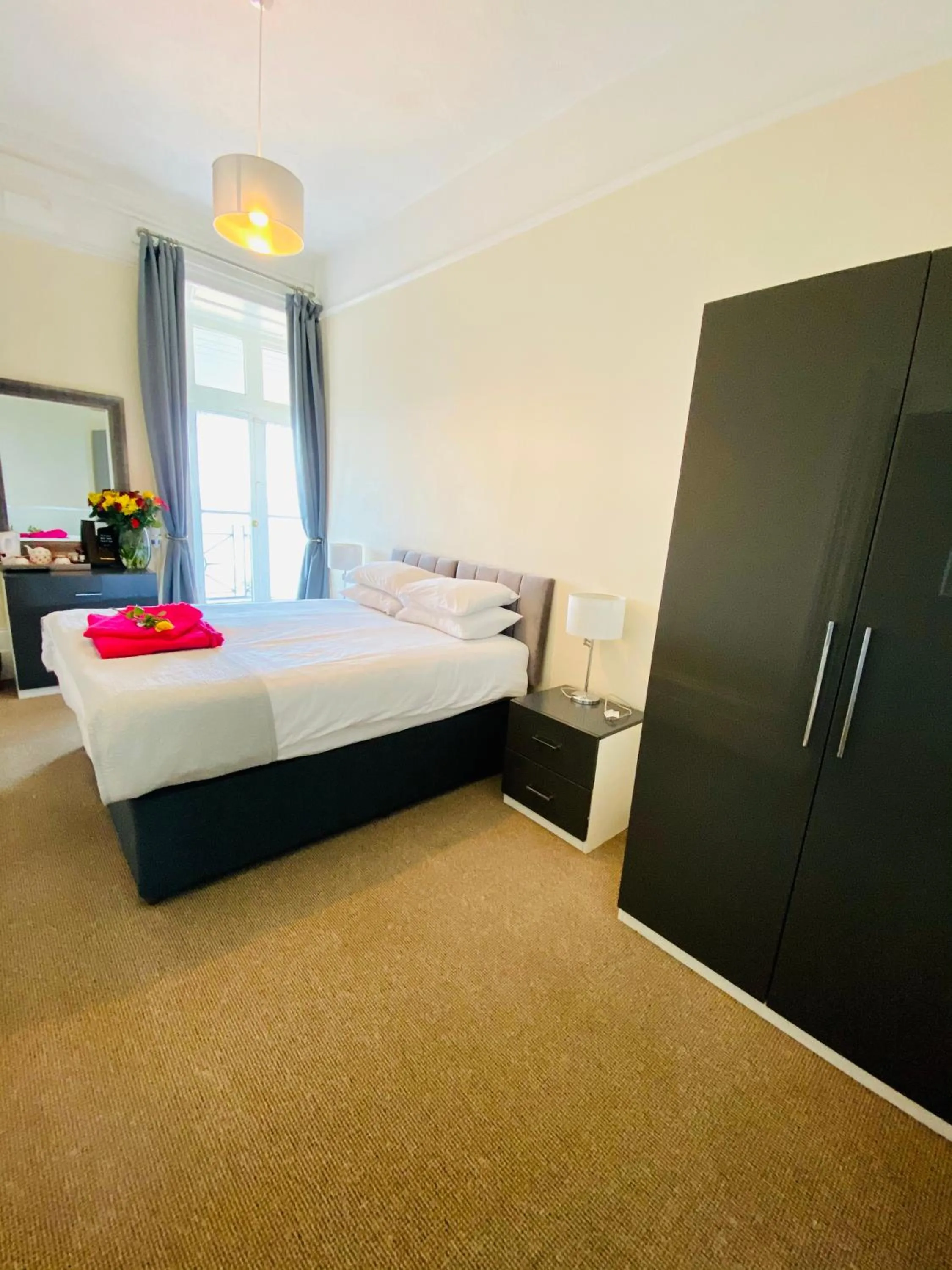 Bed in Villa Mentone Hotel