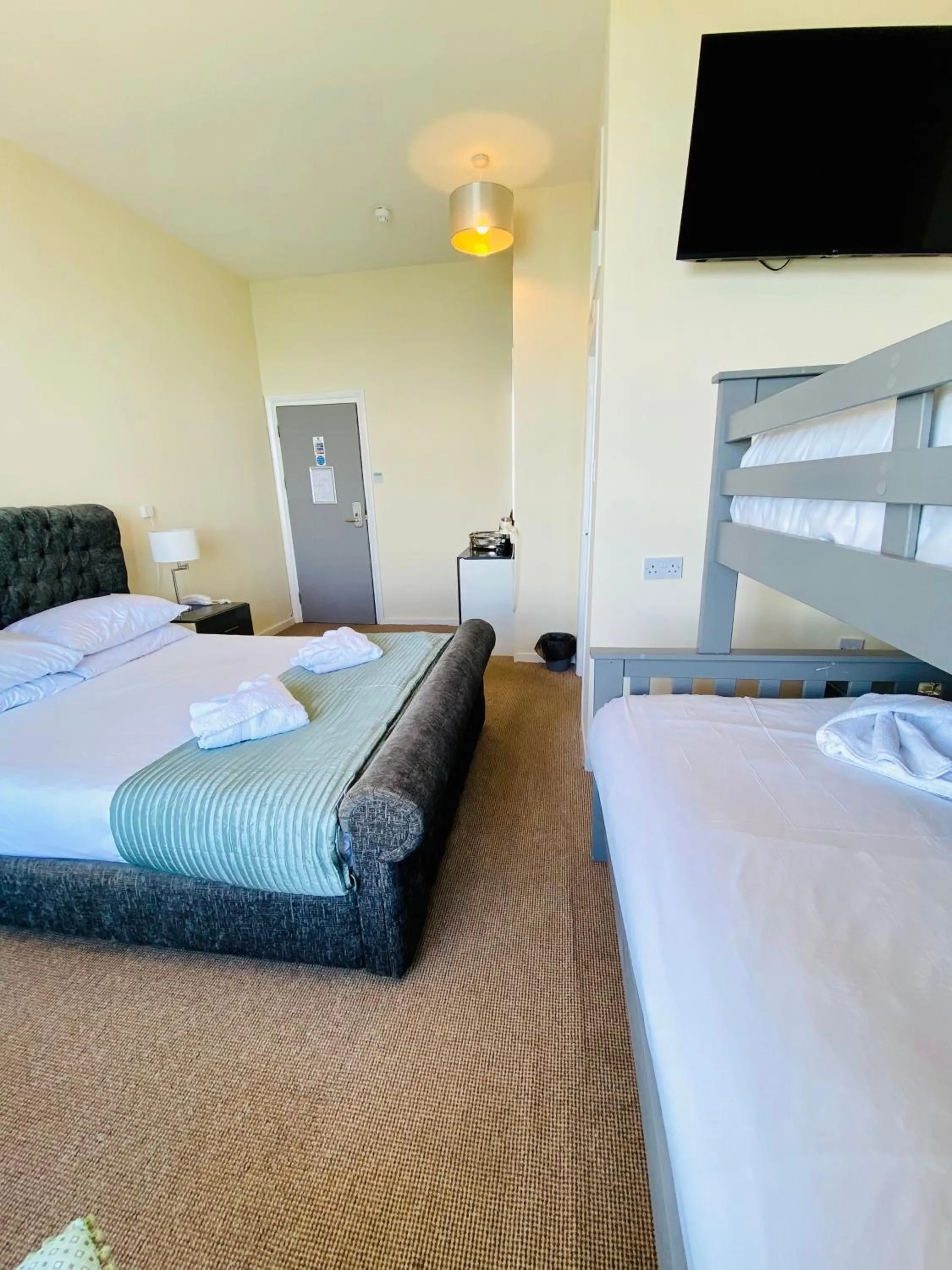 Bed in Villa Mentone Hotel