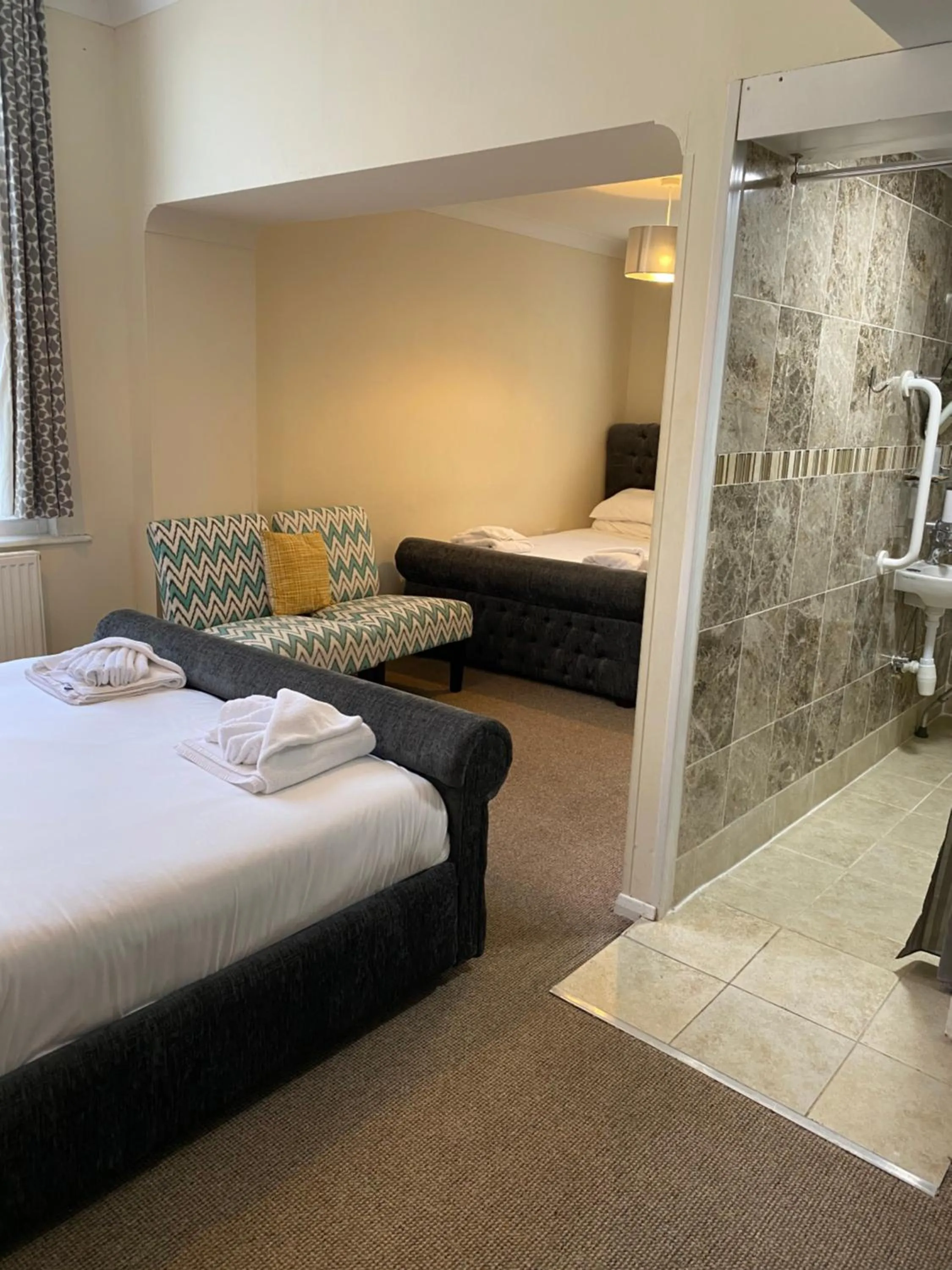 Bed in Villa Mentone Hotel