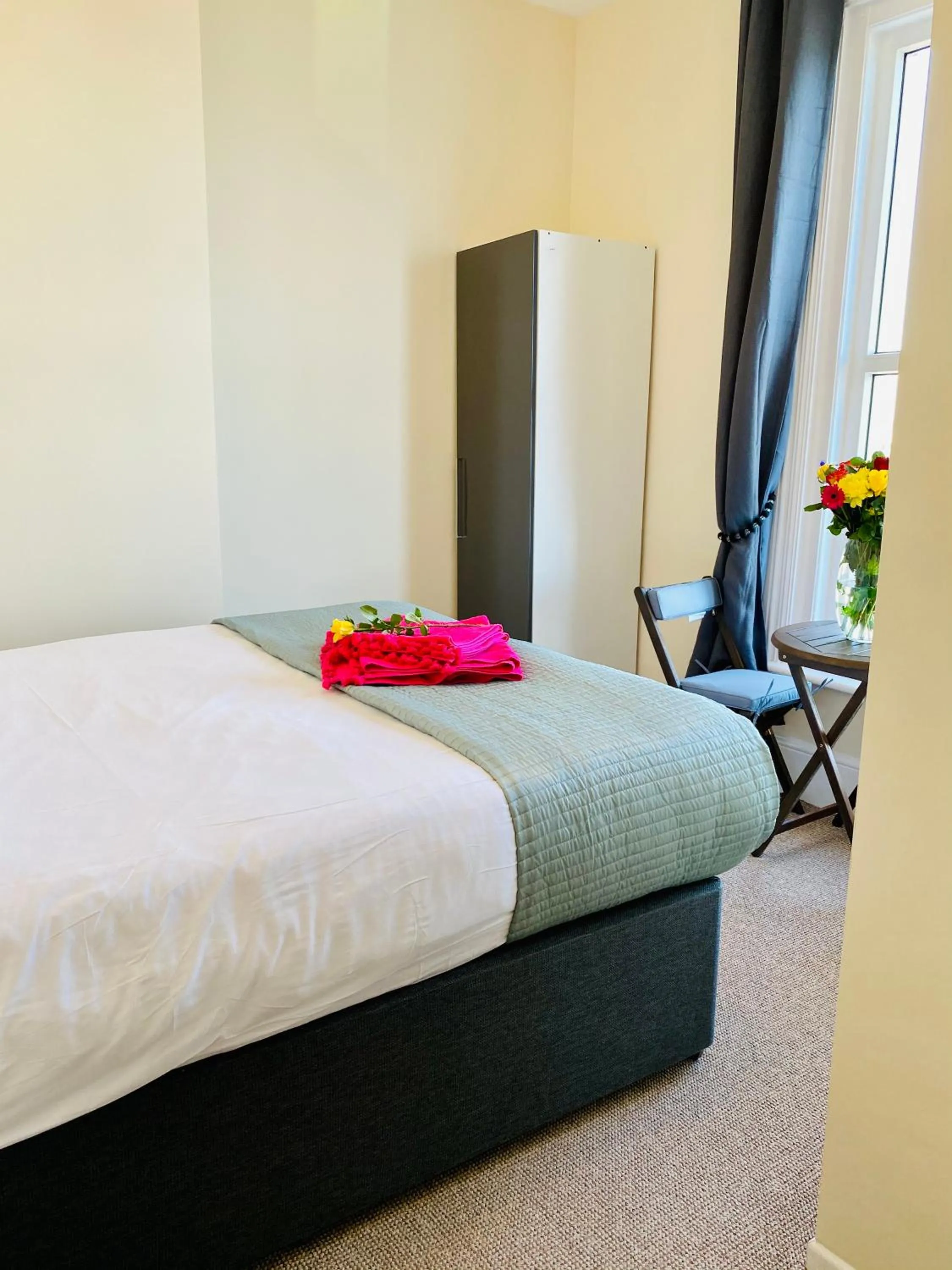 Bed in Villa Mentone Hotel