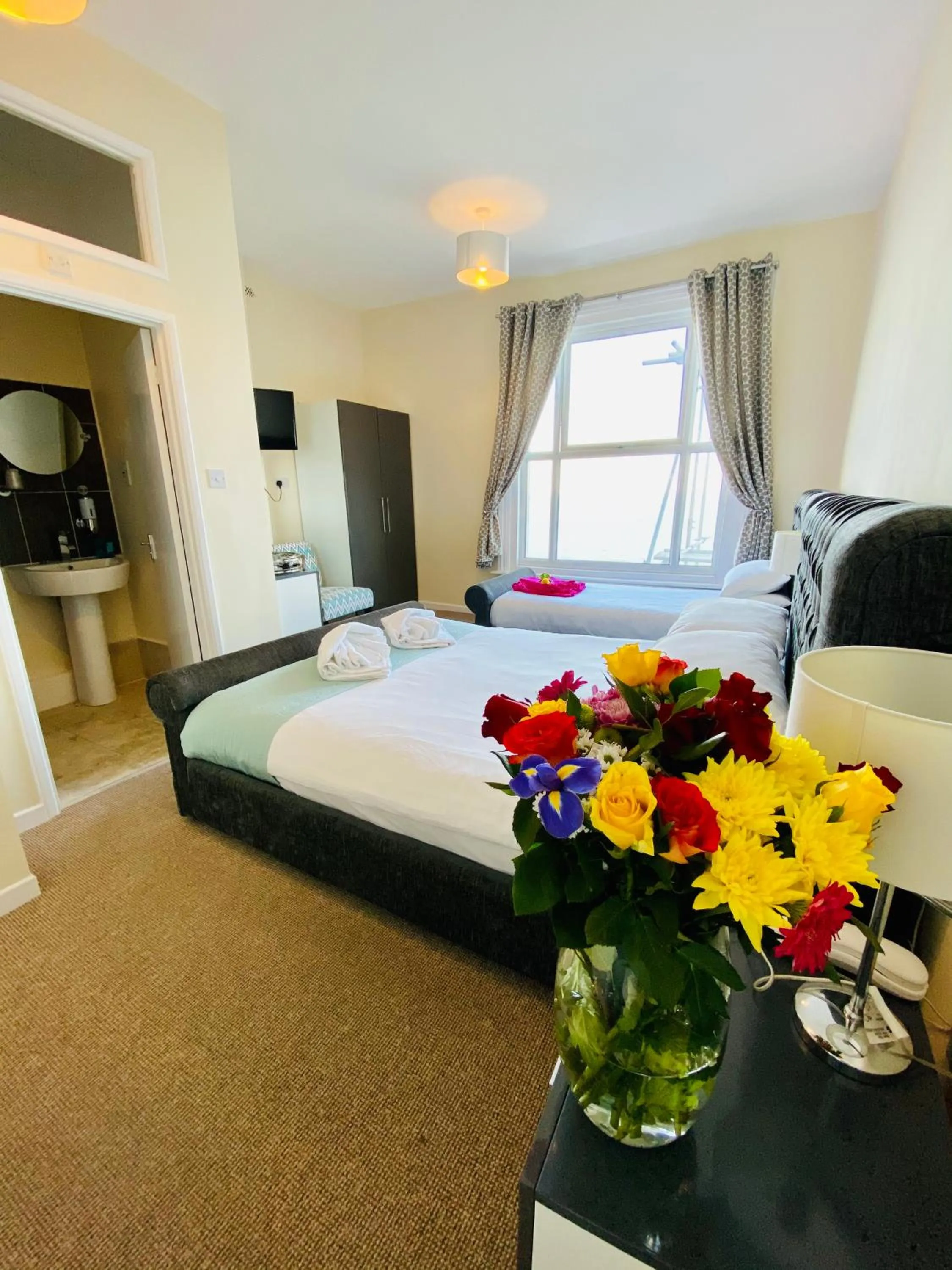 Bed in Villa Mentone Hotel