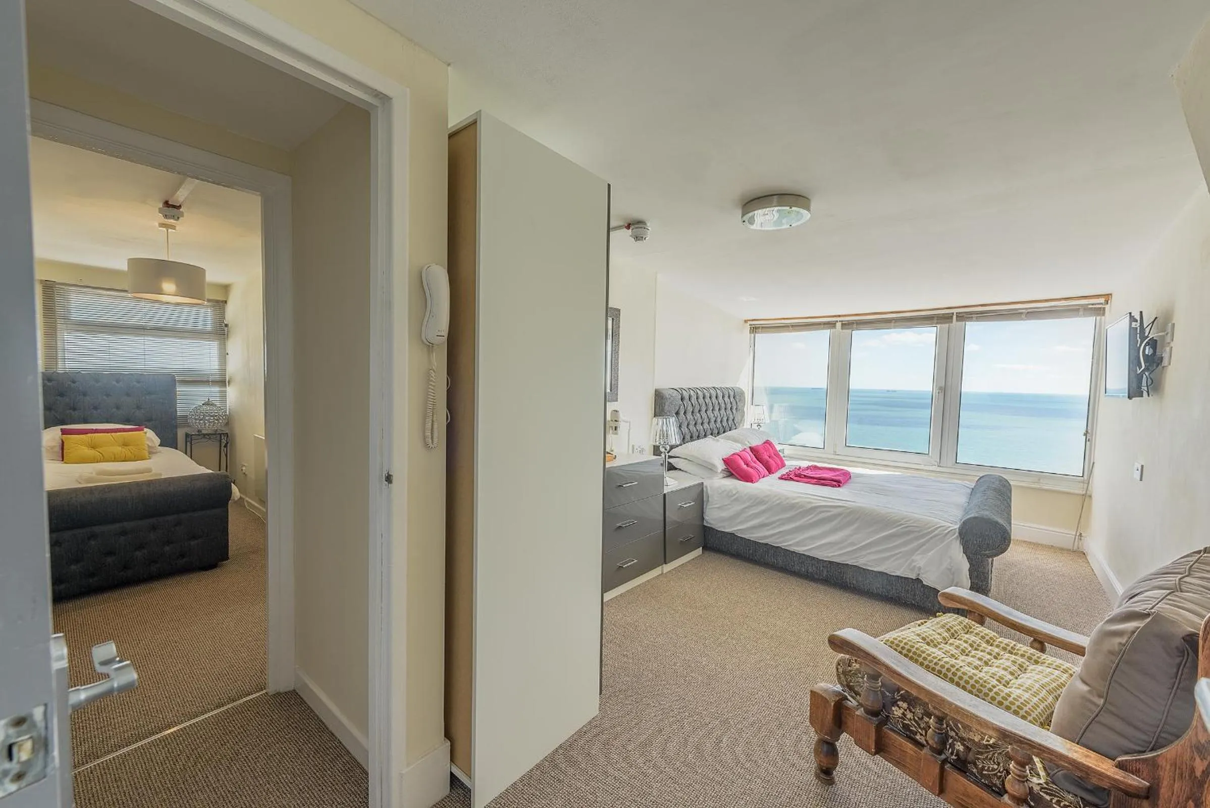 Bed in Villa Mentone Hotel