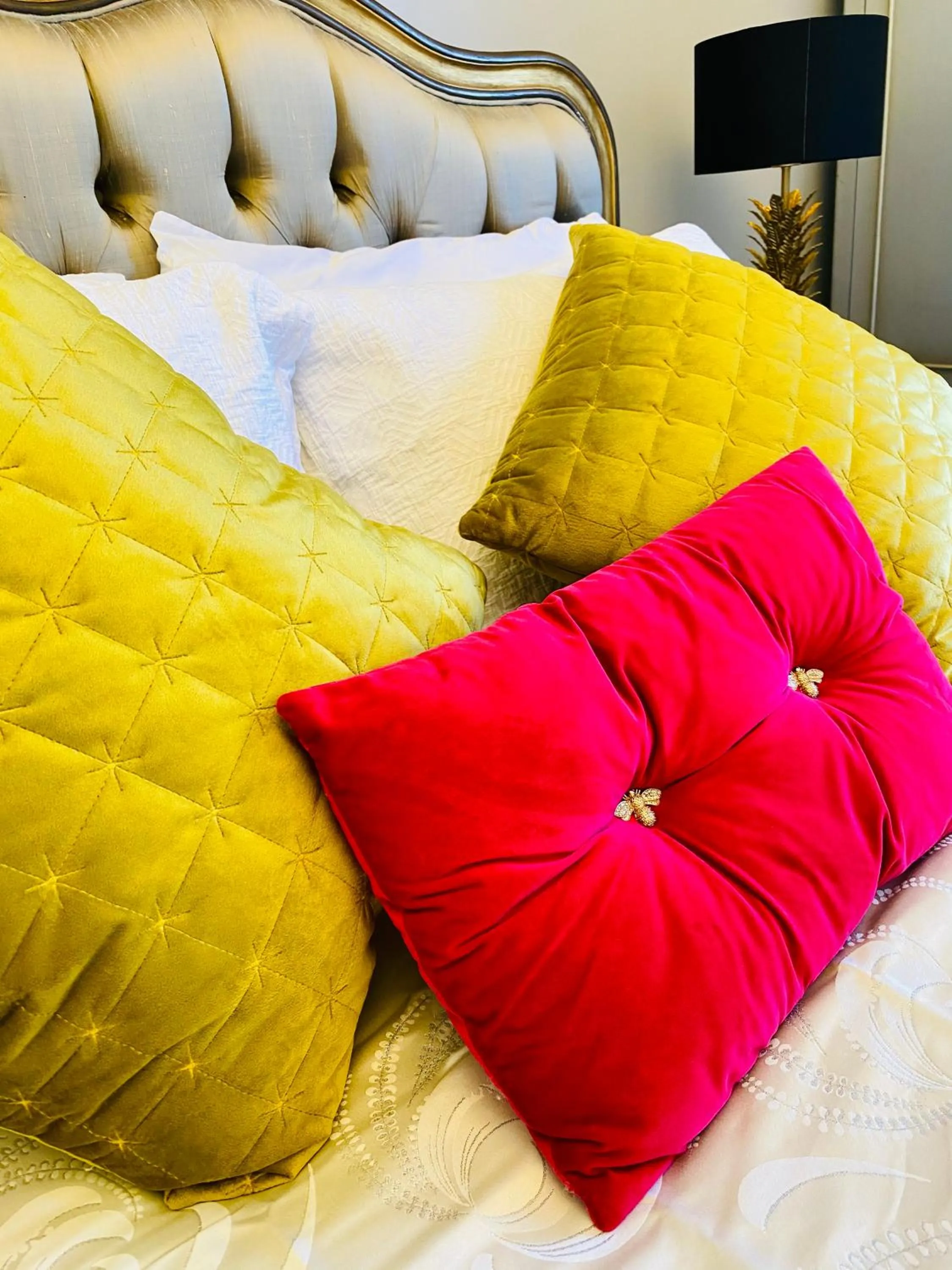 Bed in Villa Mentone Hotel