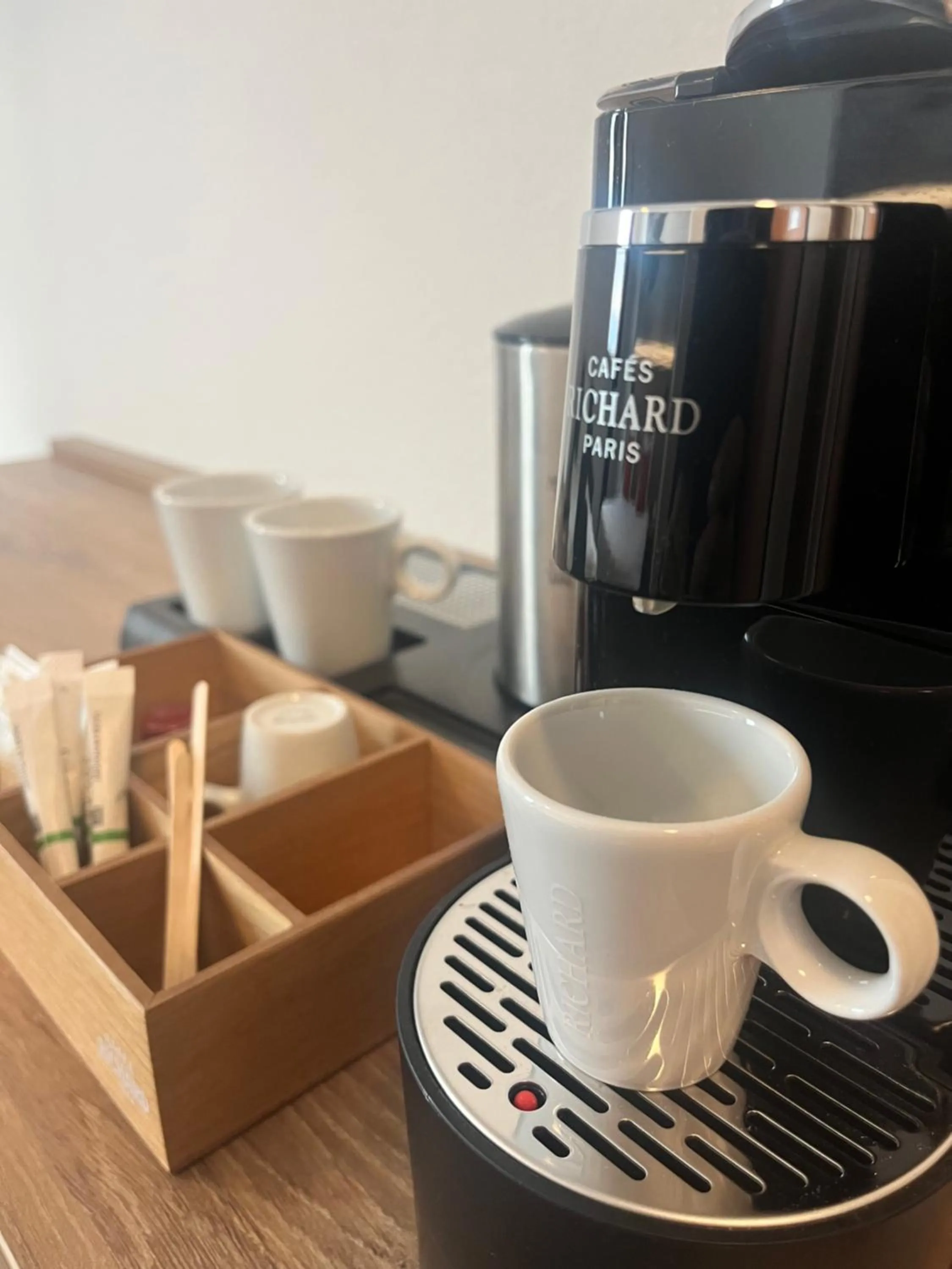 Coffee/tea facilities in Aka Lodge Lyon Eurexpo Arena Stadium