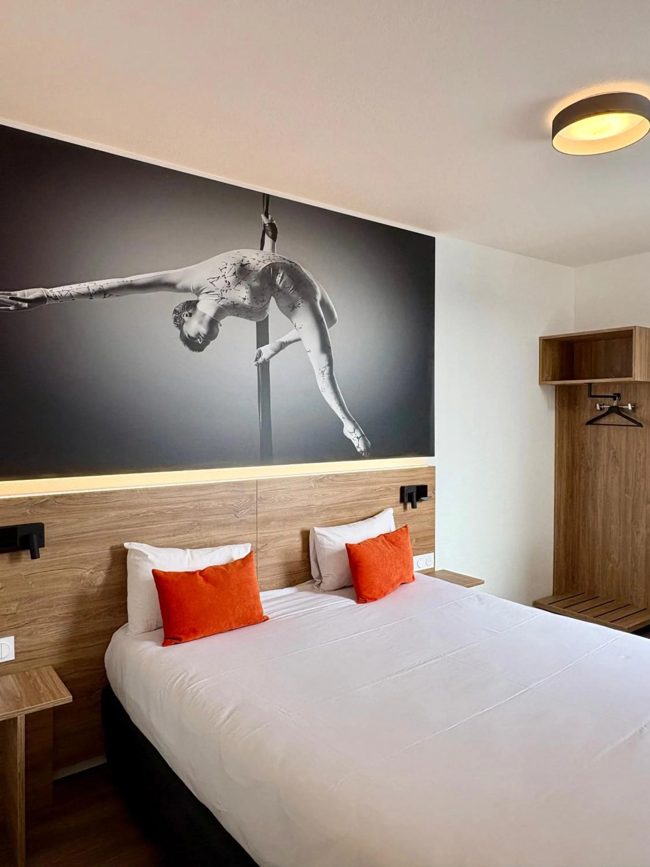 Bed in Aka Lodge Lyon Eurexpo Arena Stadium