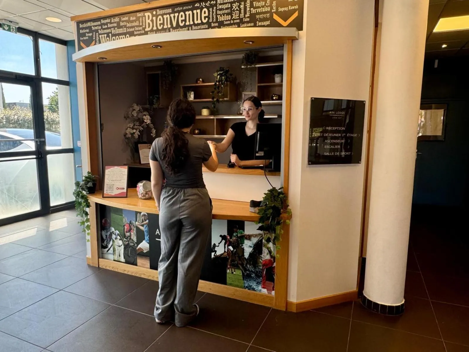 Lobby or reception in Aka Lodge Lyon Eurexpo Arena Stadium