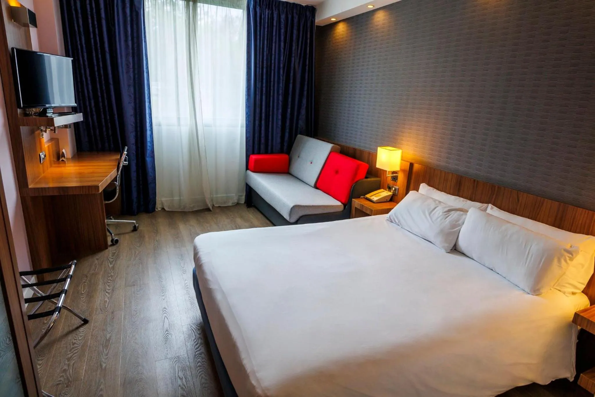 Photo of the whole room, Bed in Holiday Inn Express Bilbao Airport by IHG