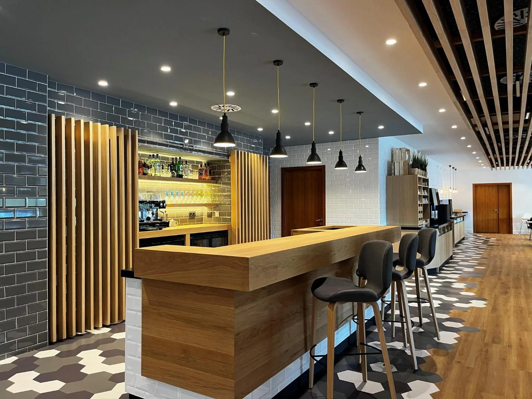Lounge or bar in Holiday Inn Express Bilbao Airport by IHG