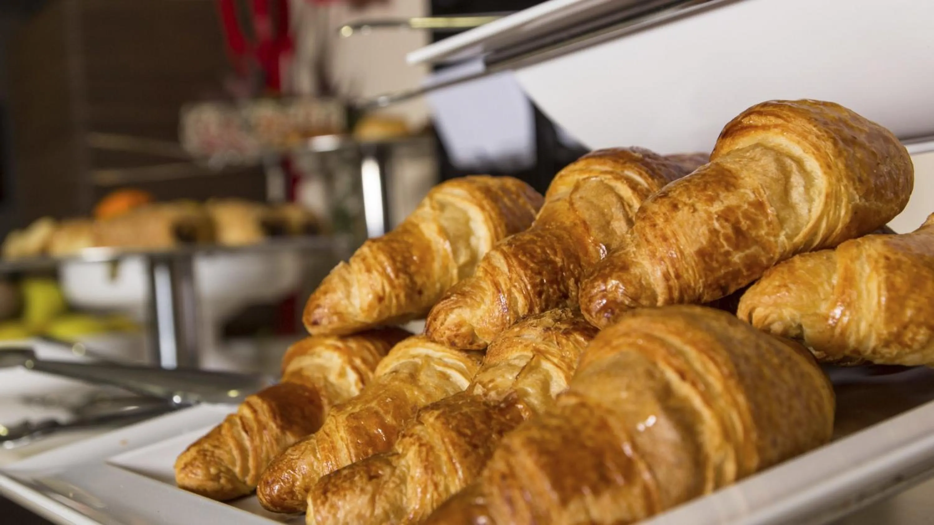 Restaurant/places to eat in Holiday Inn Express Bilbao Airport by IHG