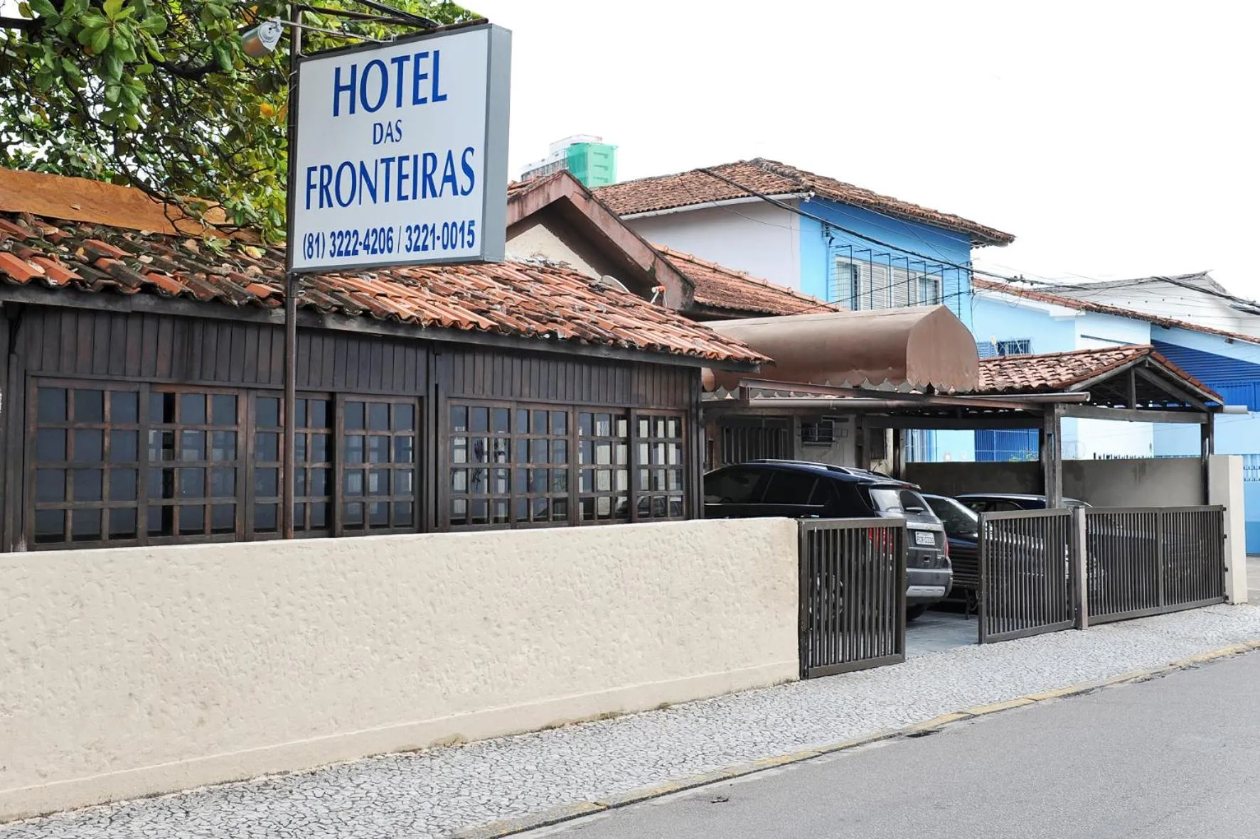 Property building in Hotel das Fronteiras