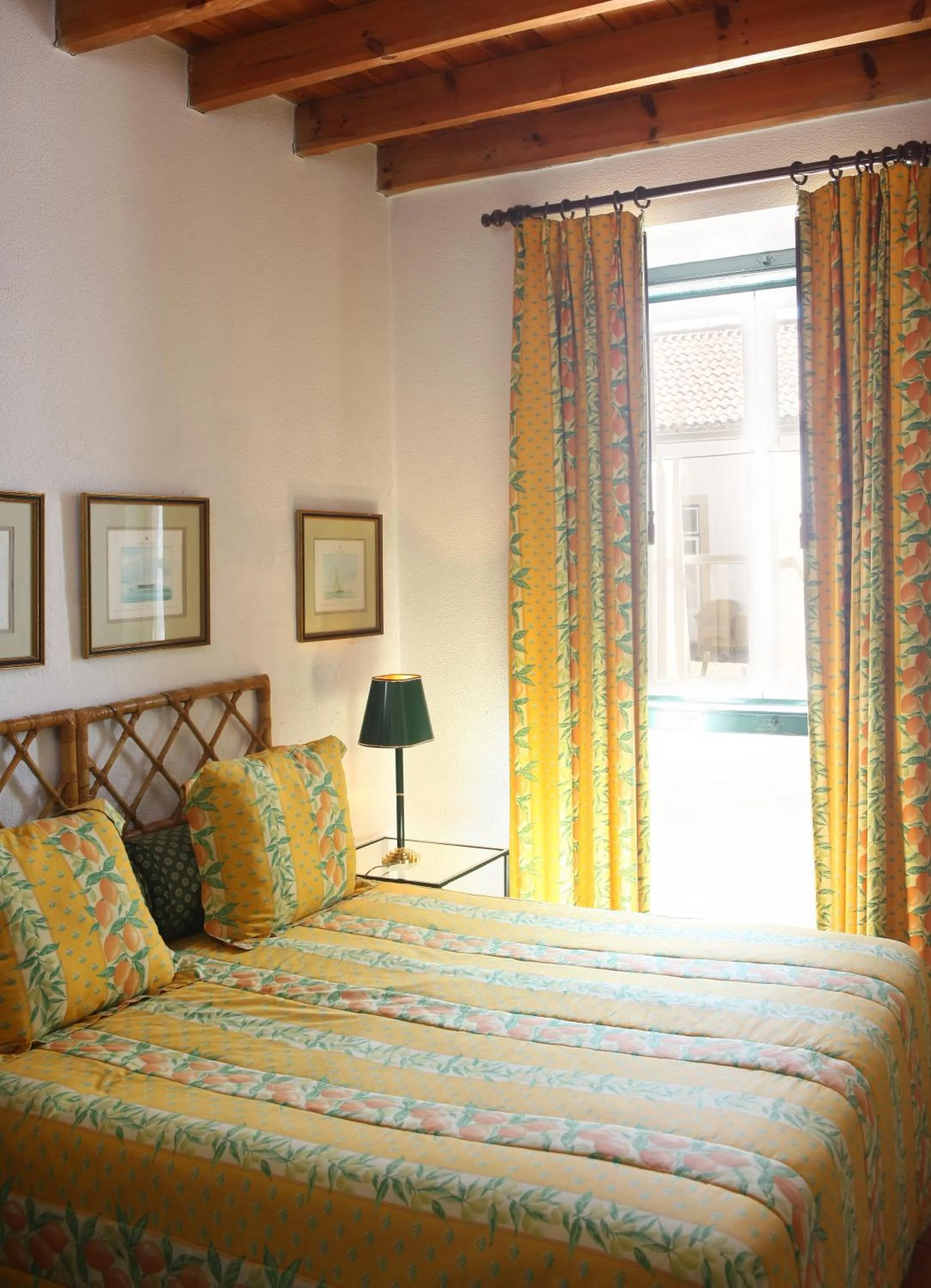 Photo of the whole room, Bed in Quinta Da Praia Das Fontes