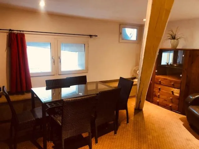 TV and multimedia in Residence B&B La Fontaine Aparthotel