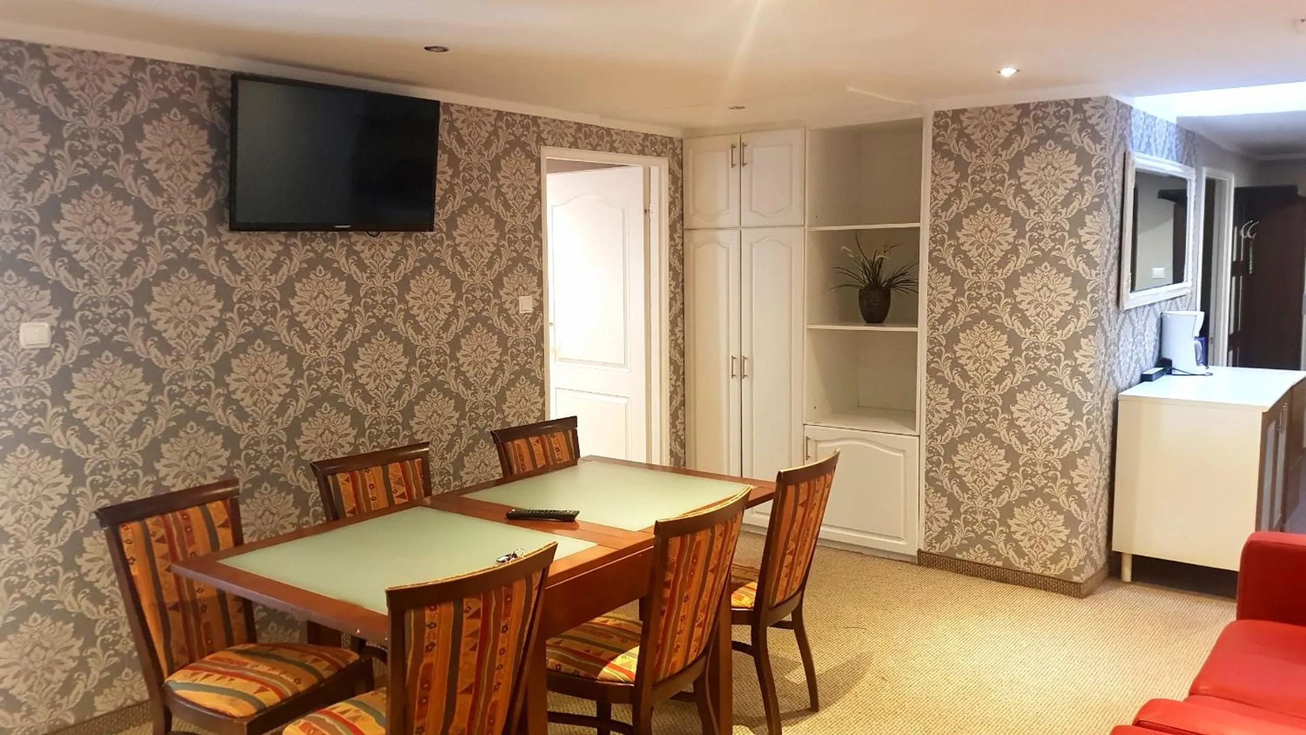 TV and multimedia in Residence B&B La Fontaine Aparthotel