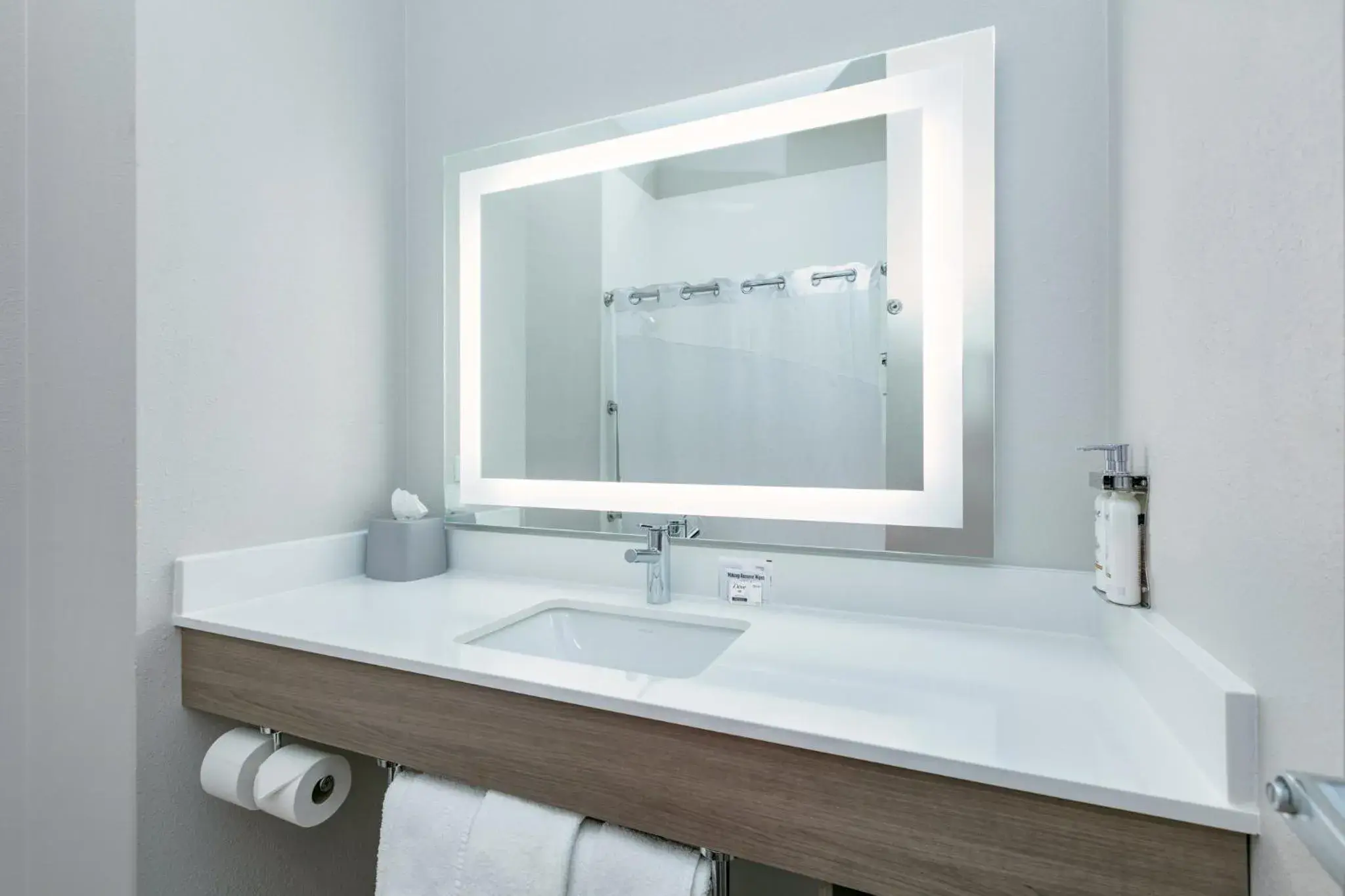 Standard Queen Room with Two Queen Beds in Holiday Inn Express Hotel & Suites Marshall by IHG Standard Queen Room with Two Queen Beds in Holiday Inn Express Hotel & Suites Marshall by IHG