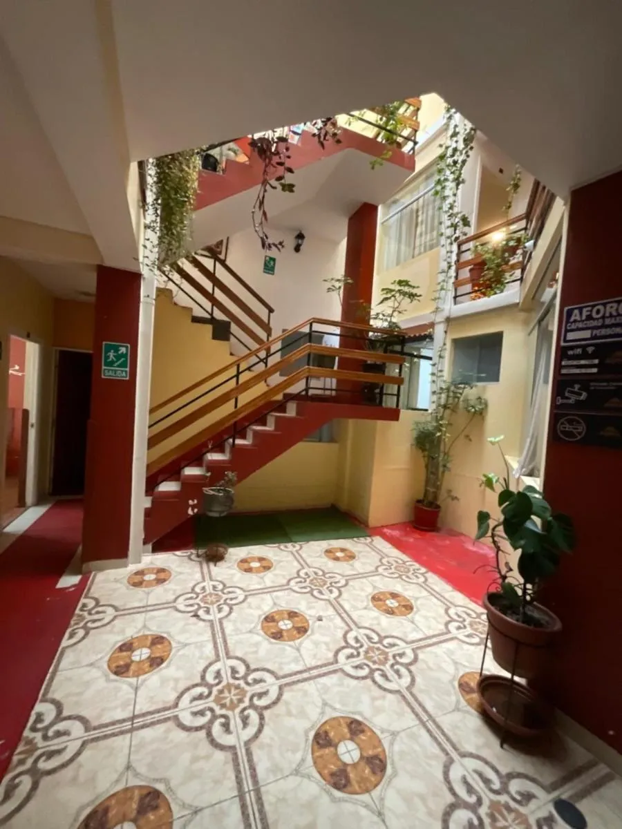 Shower in Hotel Andean Host Inn