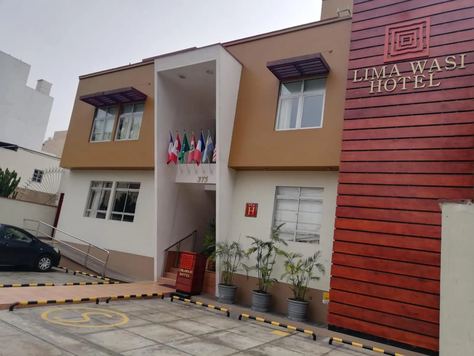 Facade/entrance in Lima Wasi Hotel Miraflores