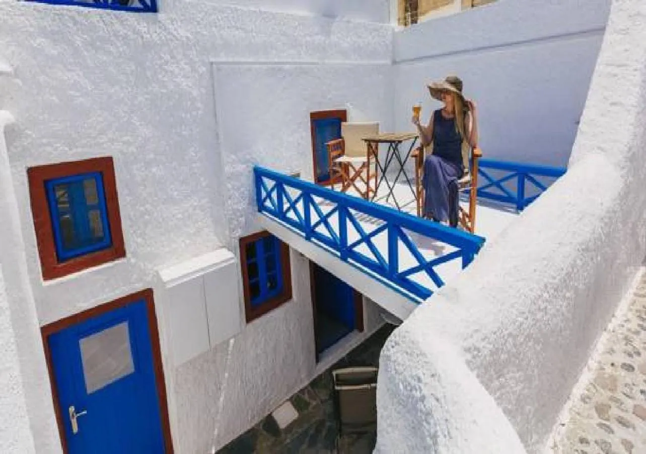 Facade/entrance in Santoimage house