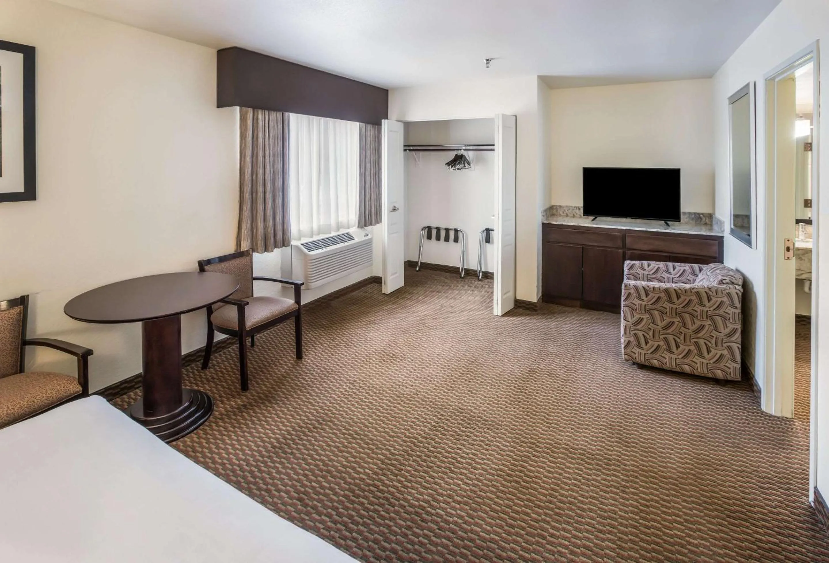 Bedroom, Bed in Clarion Inn Page - Lake Powell