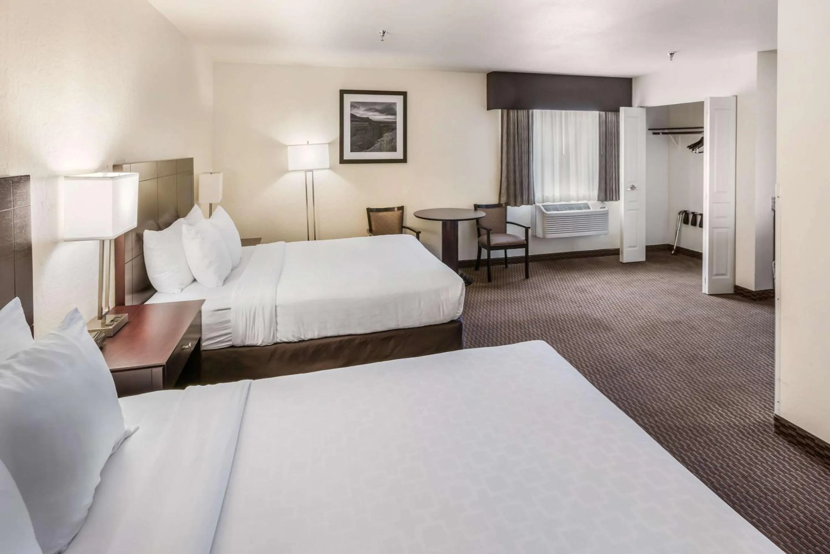 Bedroom, Bed in Clarion Inn Page - Lake Powell