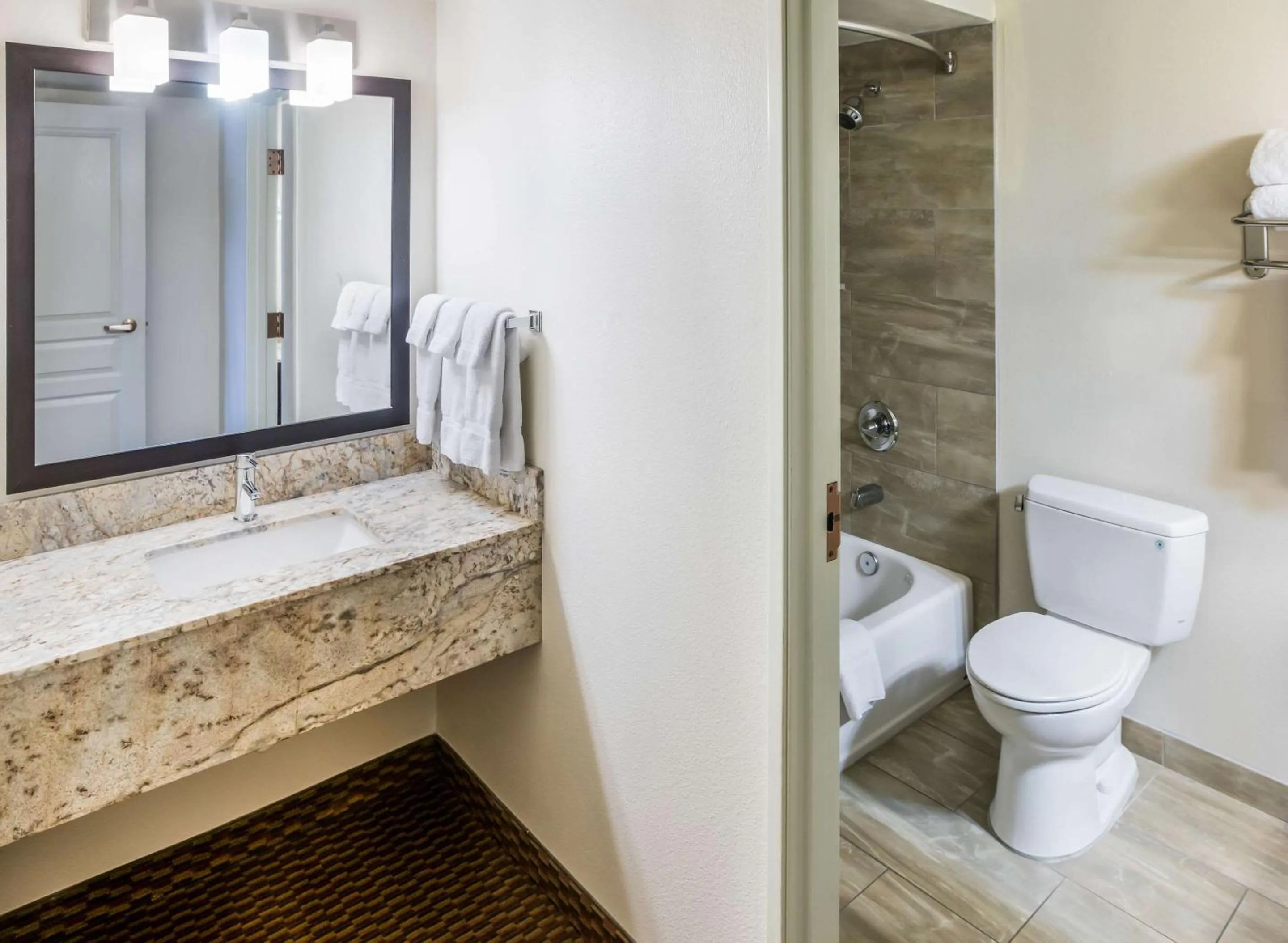 Bedroom in Clarion Inn Page - Lake Powell