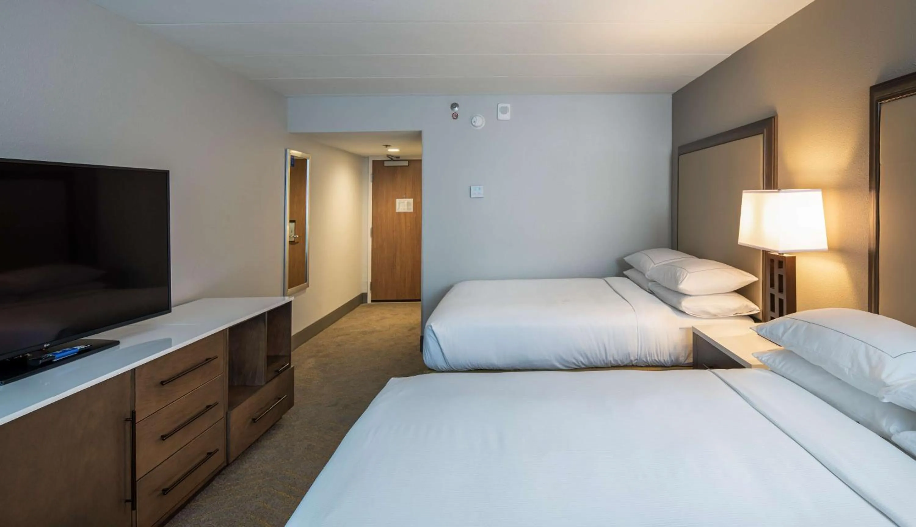 Bed in Doubletree By Hilton Madison East