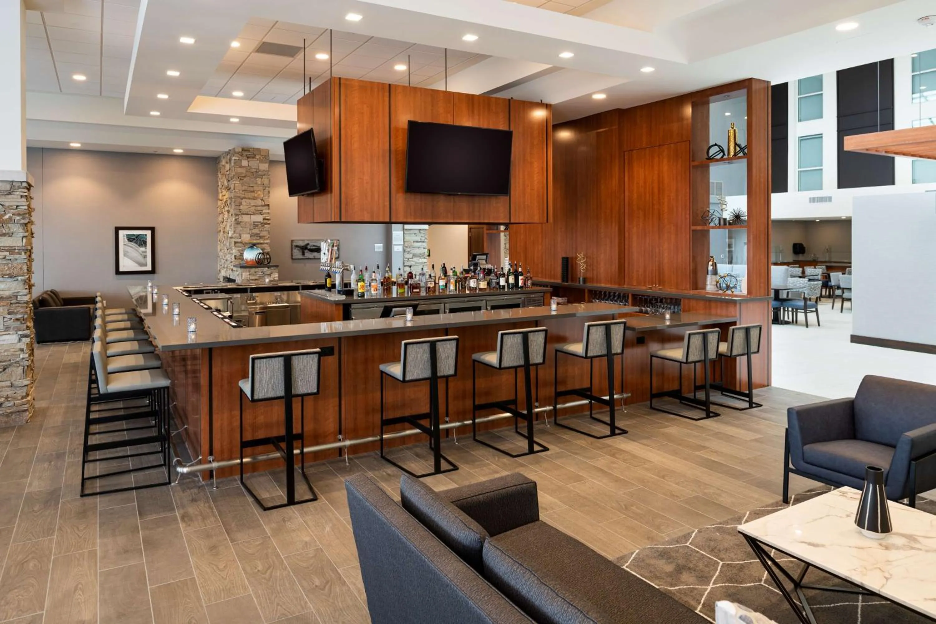 Lounge or bar in Doubletree By Hilton Madison East