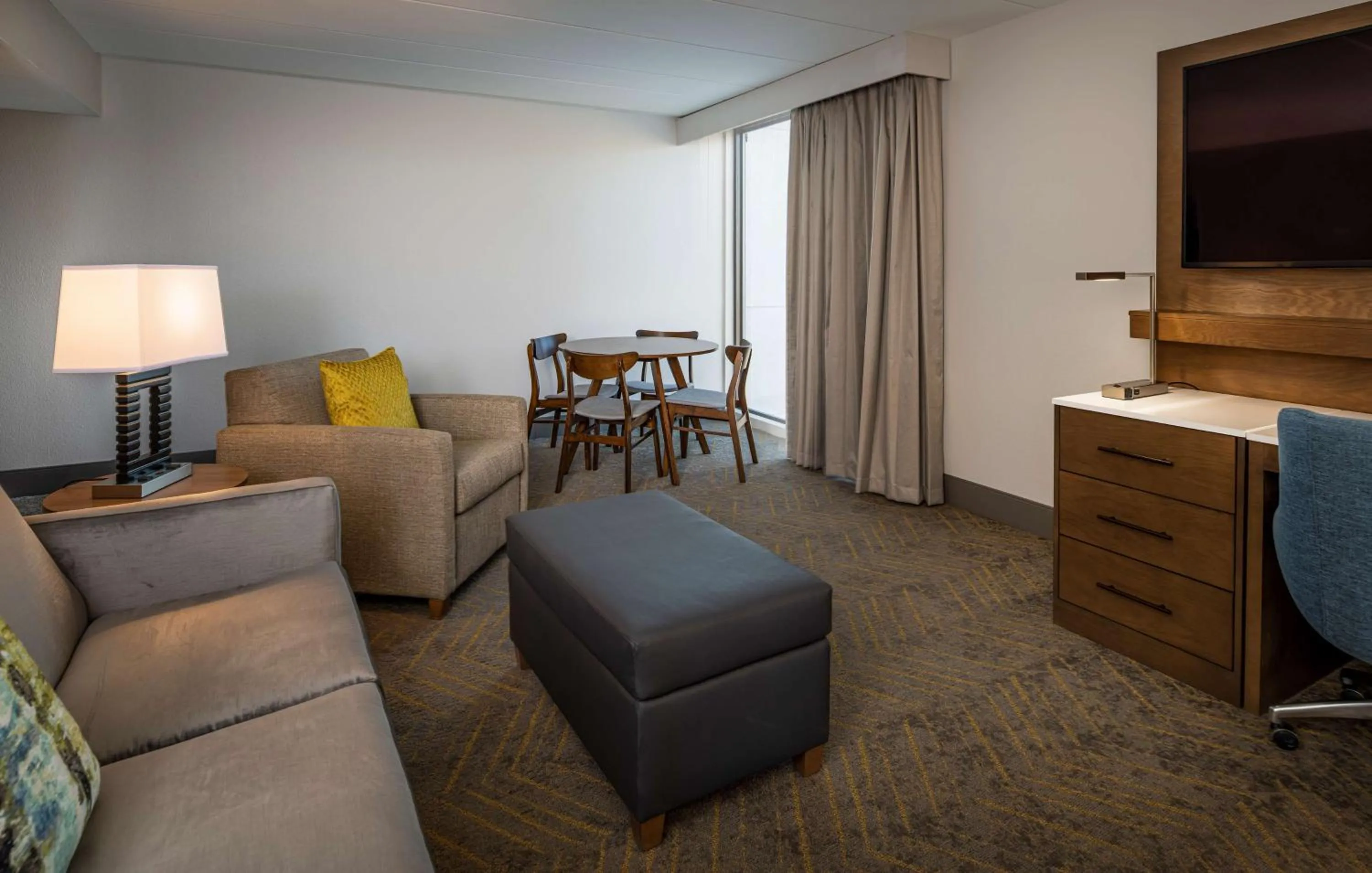 Living room in Doubletree By Hilton Madison East