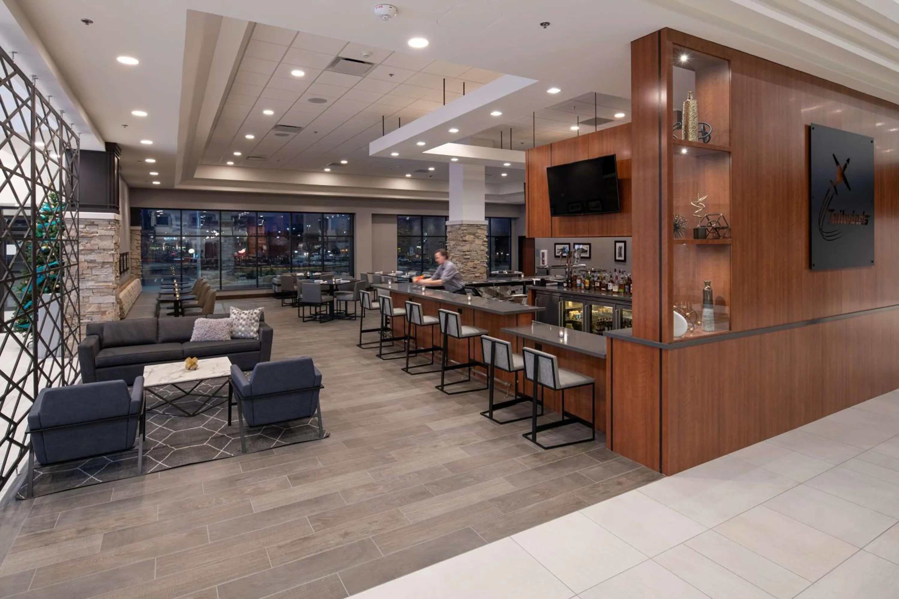 Lounge or bar in Doubletree By Hilton Madison East