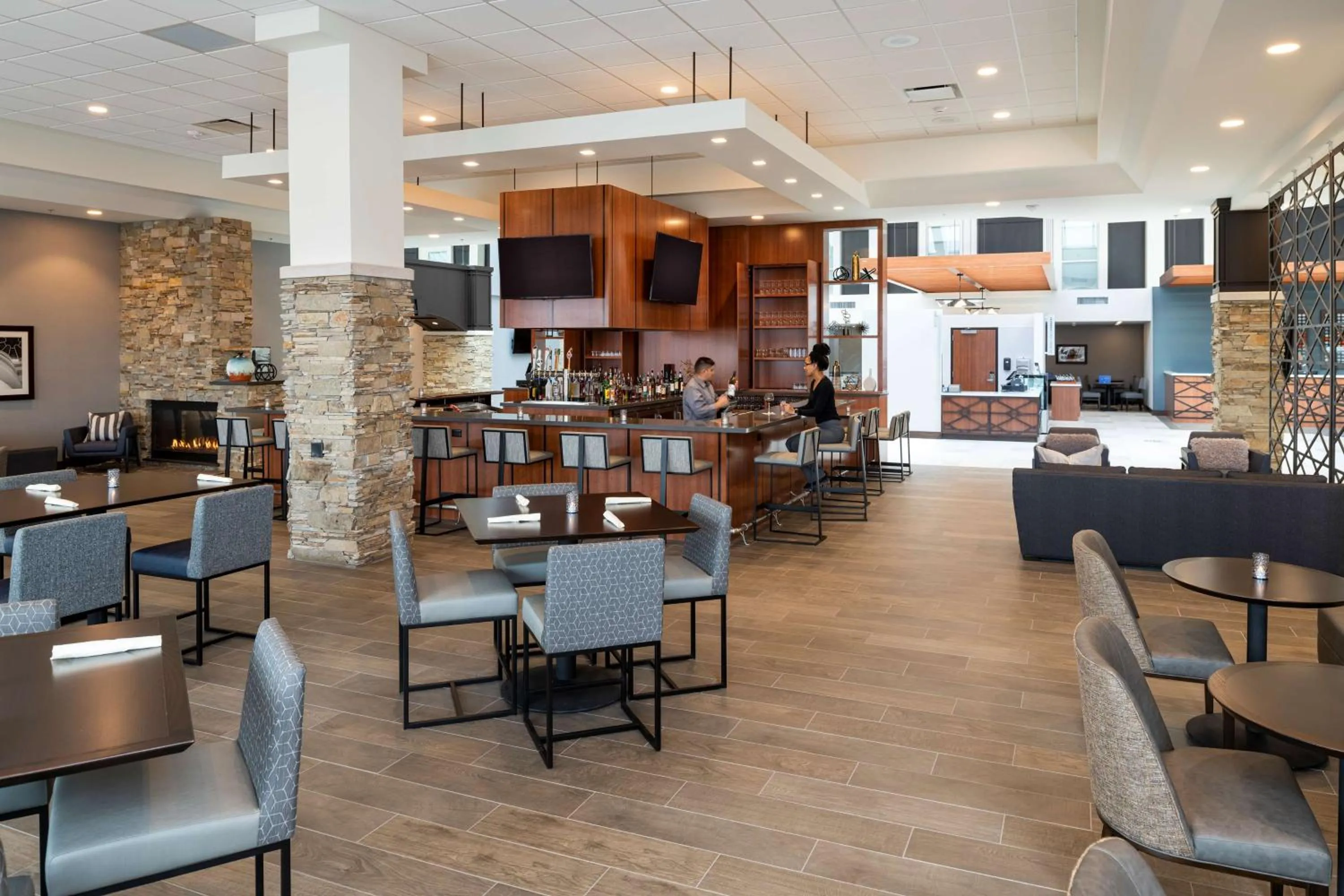 Lounge or bar in Doubletree By Hilton Madison East