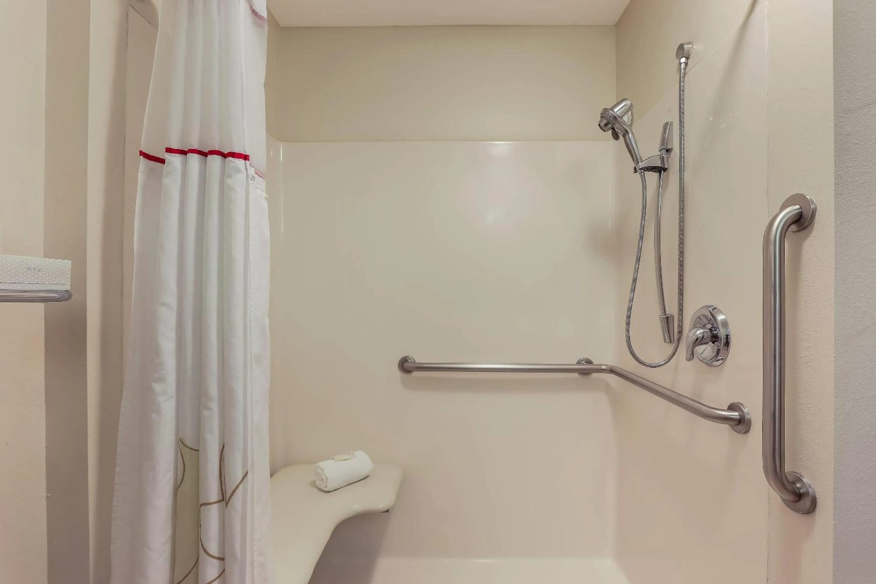 Bedroom in MainStay Suites Fitchburg - Madison