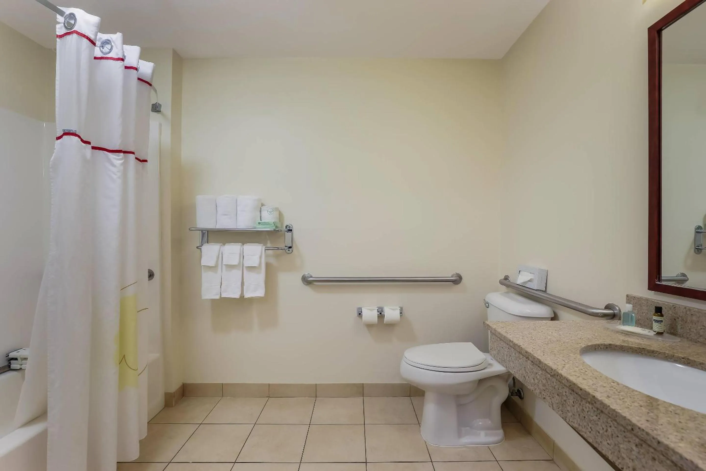 Bedroom in MainStay Suites Fitchburg - Madison