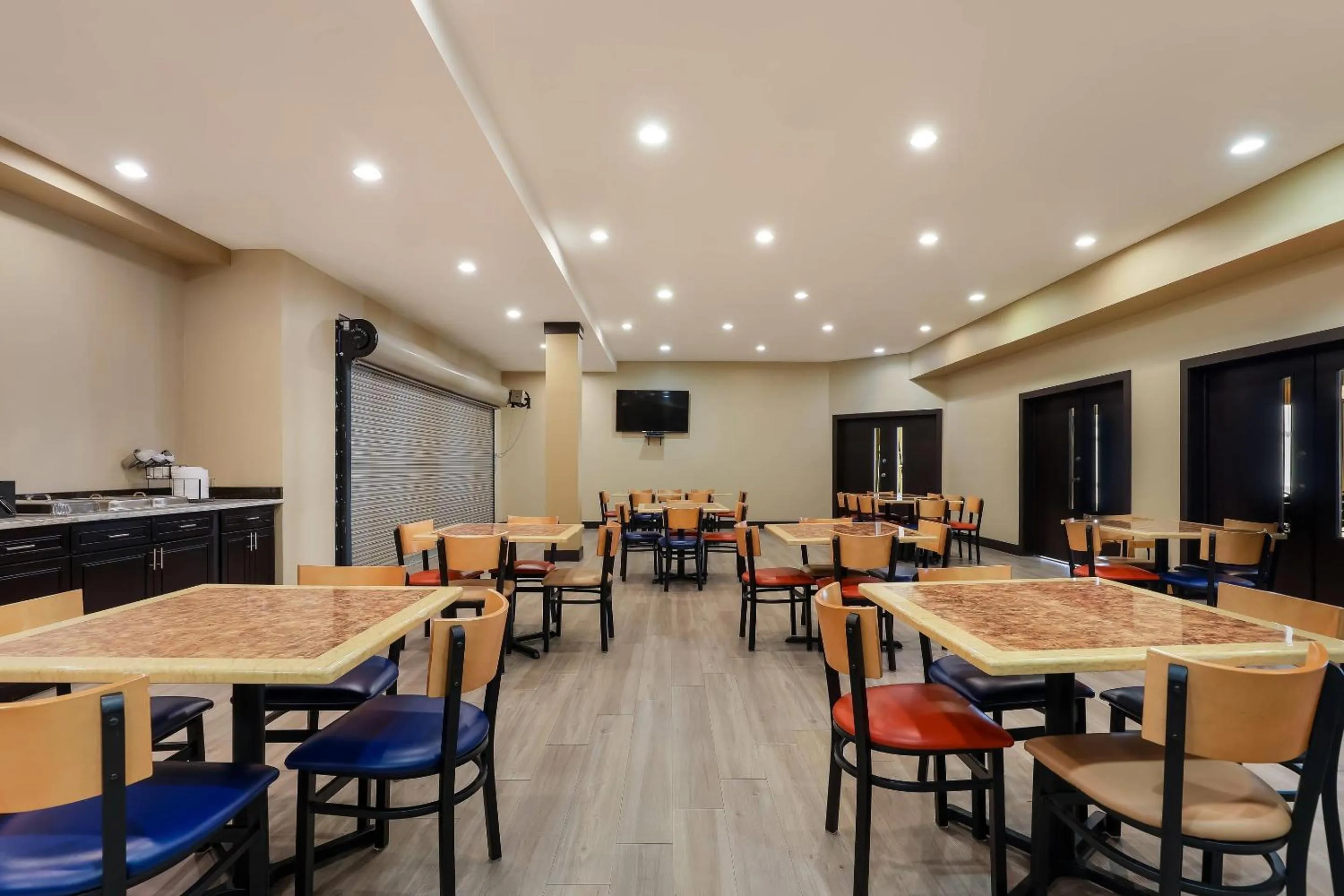 Breakfast in MainStay Suites Fitchburg - Madison