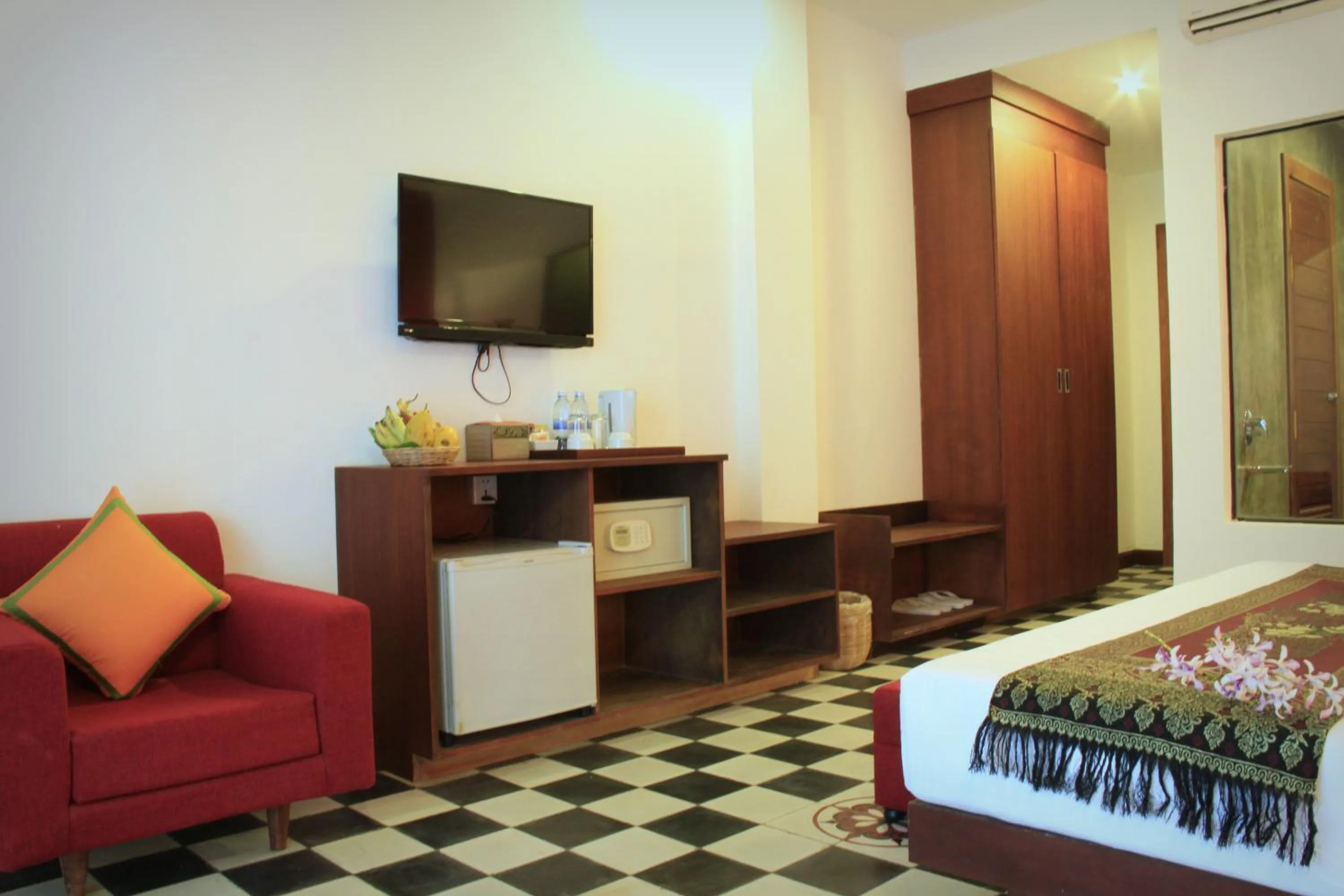 Bedroom, Bed in Mekong Angkor Palace Hotel