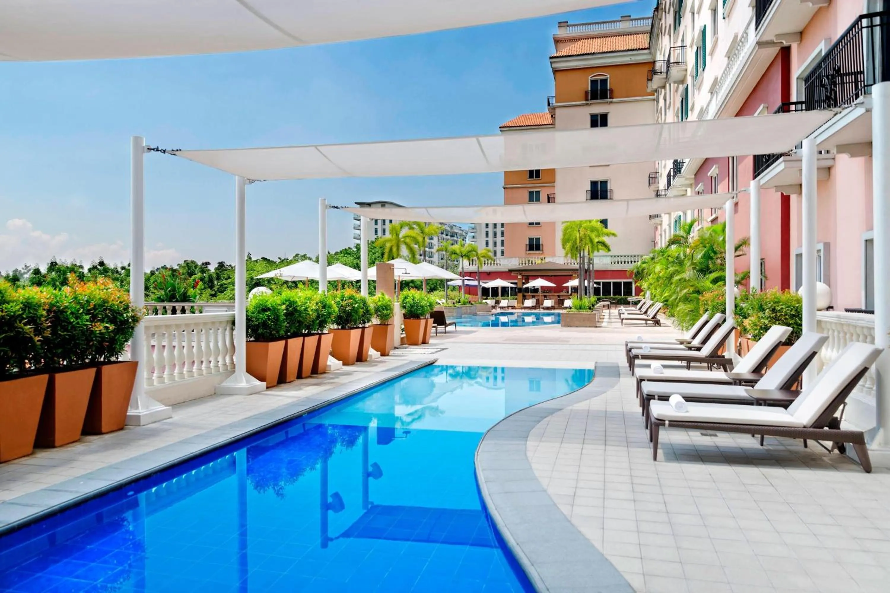 Swimming pool in Manila Marriott Hotel at Newport World Resorts