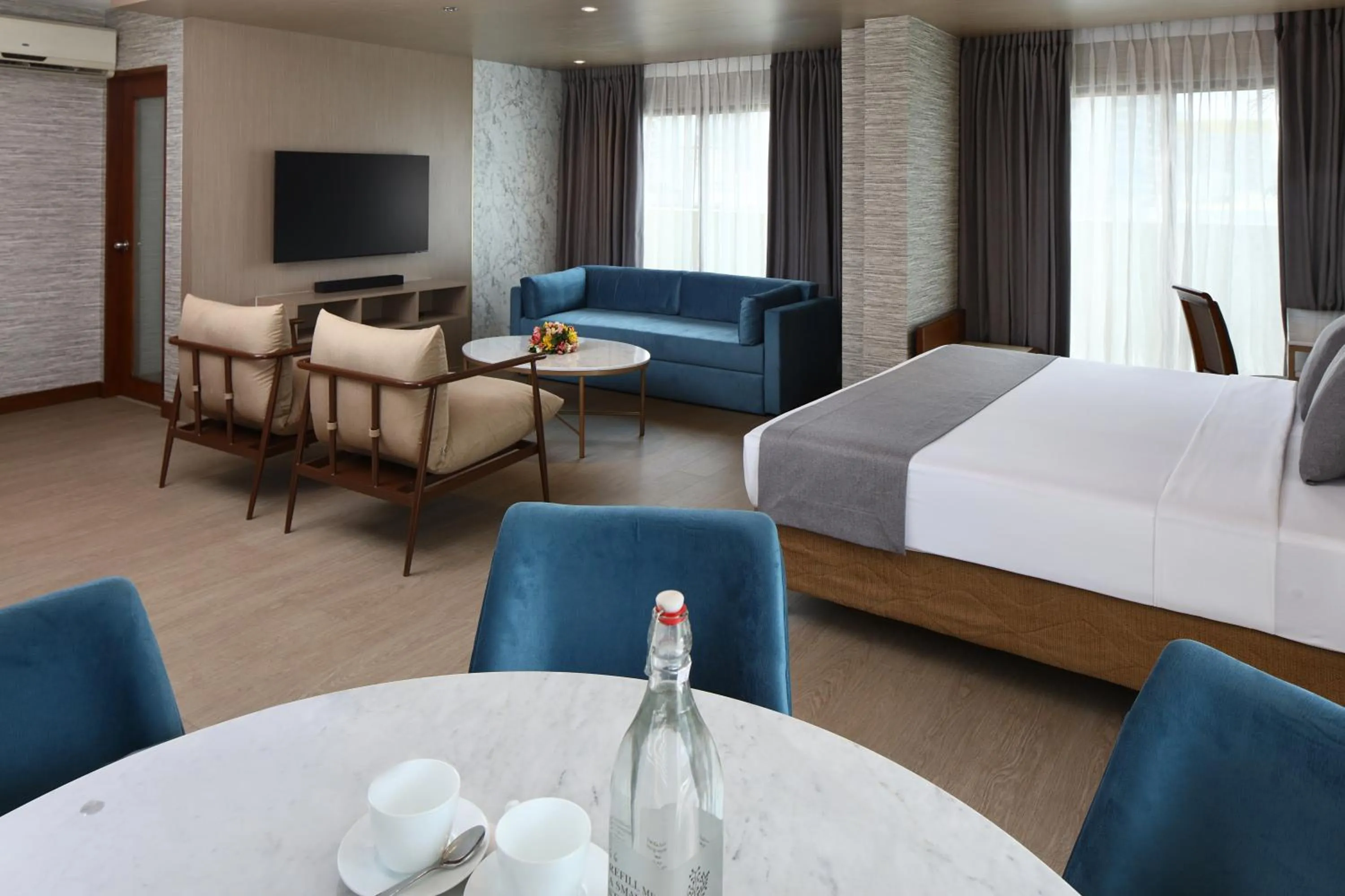 Seating area, Bed in City Garden Suites Manila