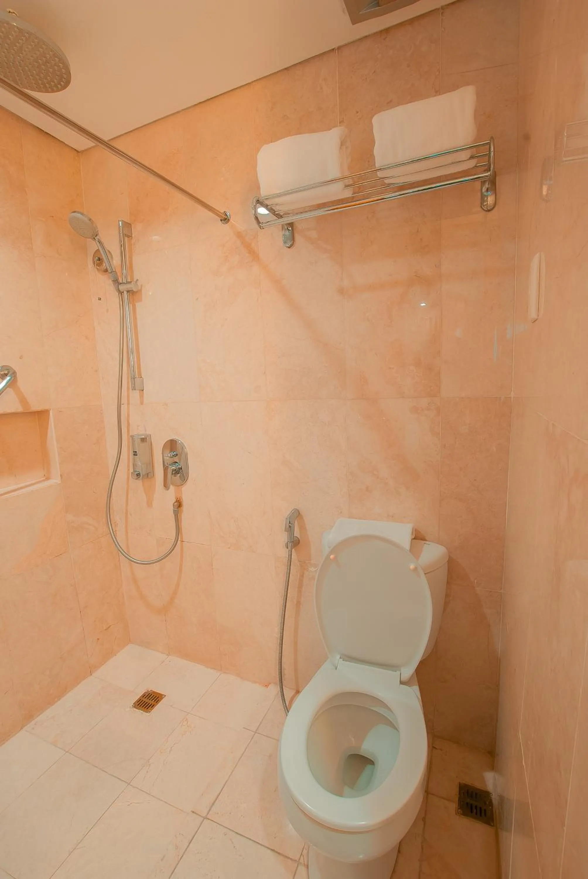 Toilet in City Garden Suites Manila