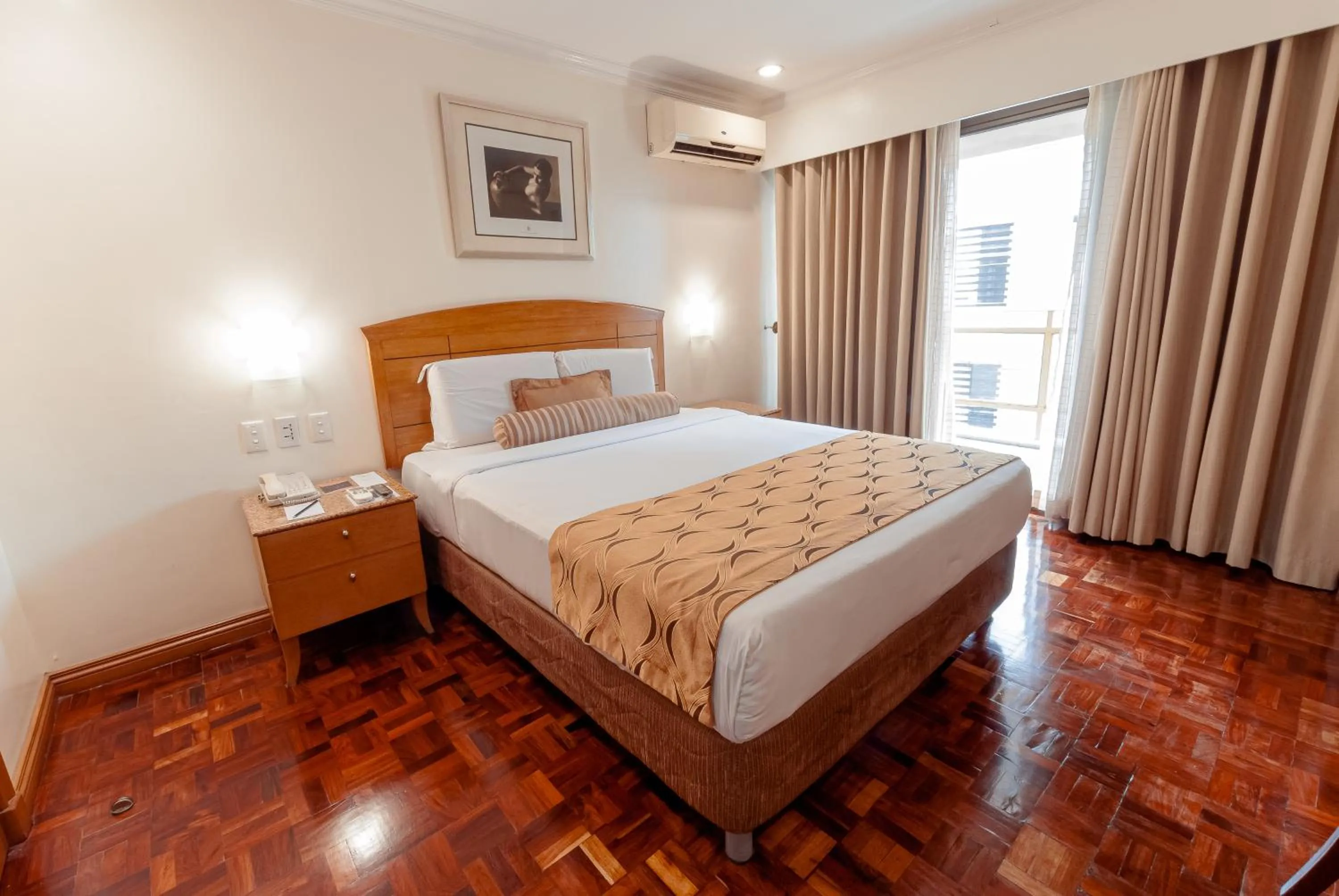 Bed in City Garden Suites Manila