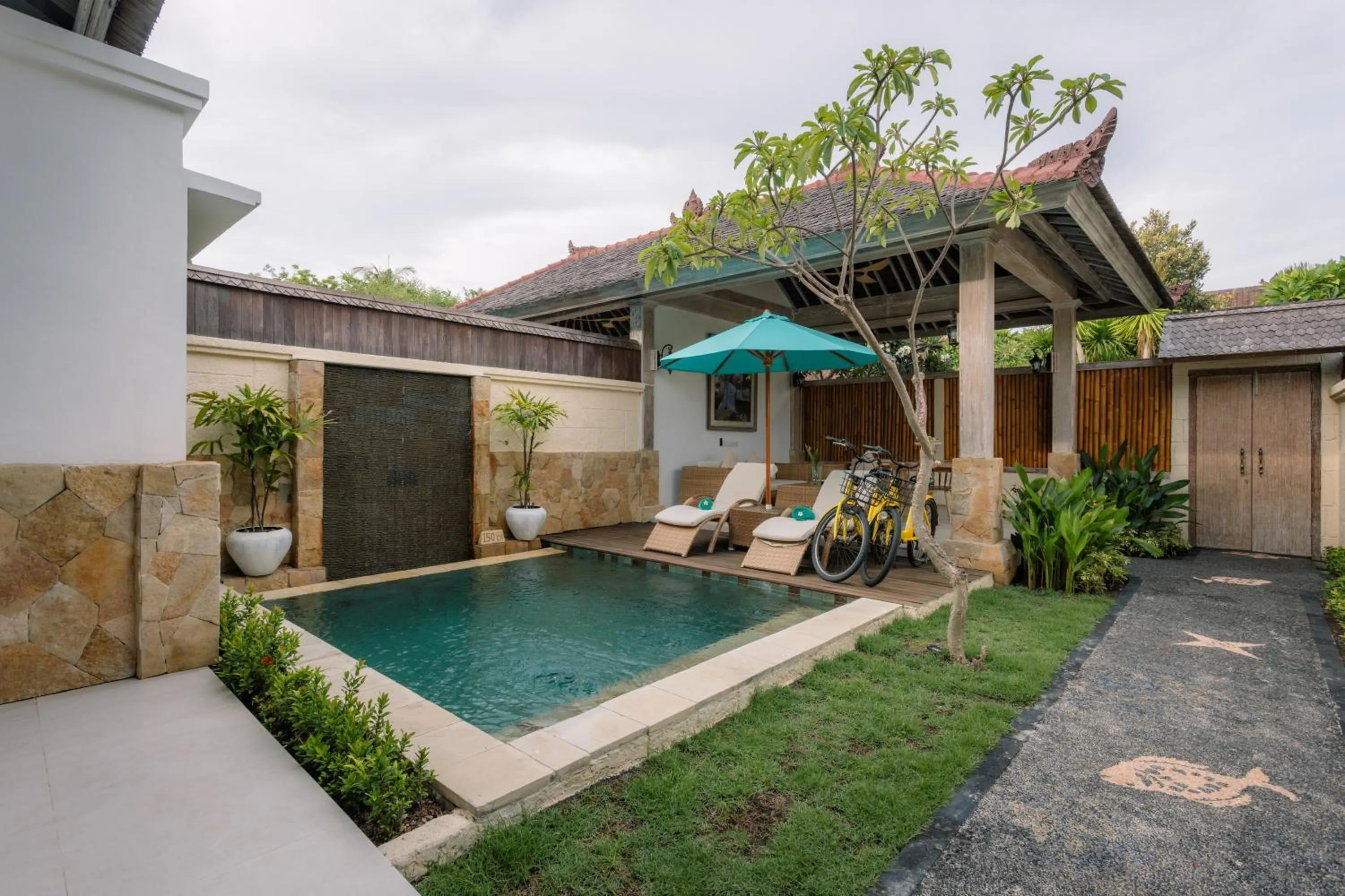 Swimming pool in Vila Ombak