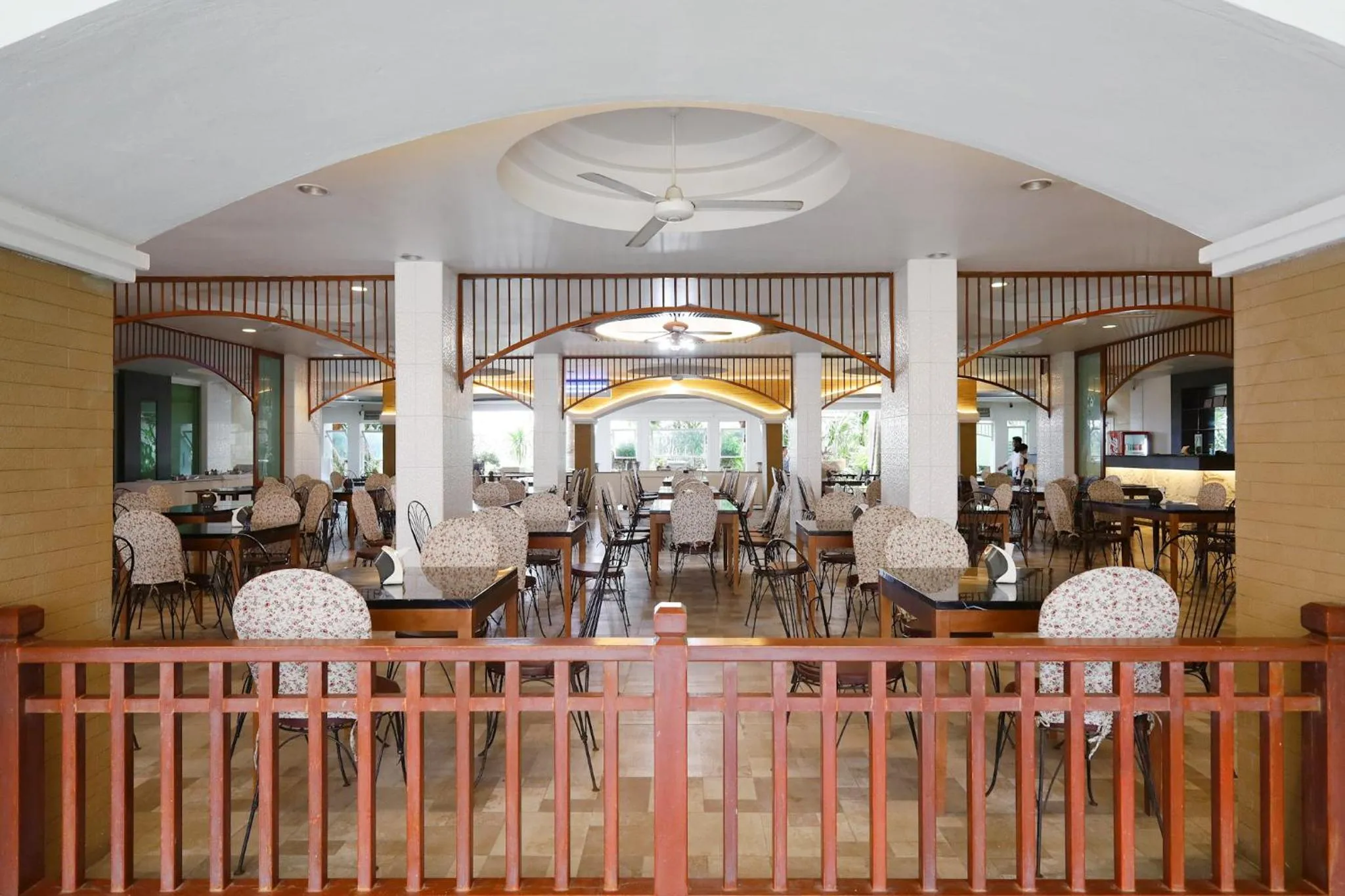 Restaurant/places to eat in Eastern Grand Palace